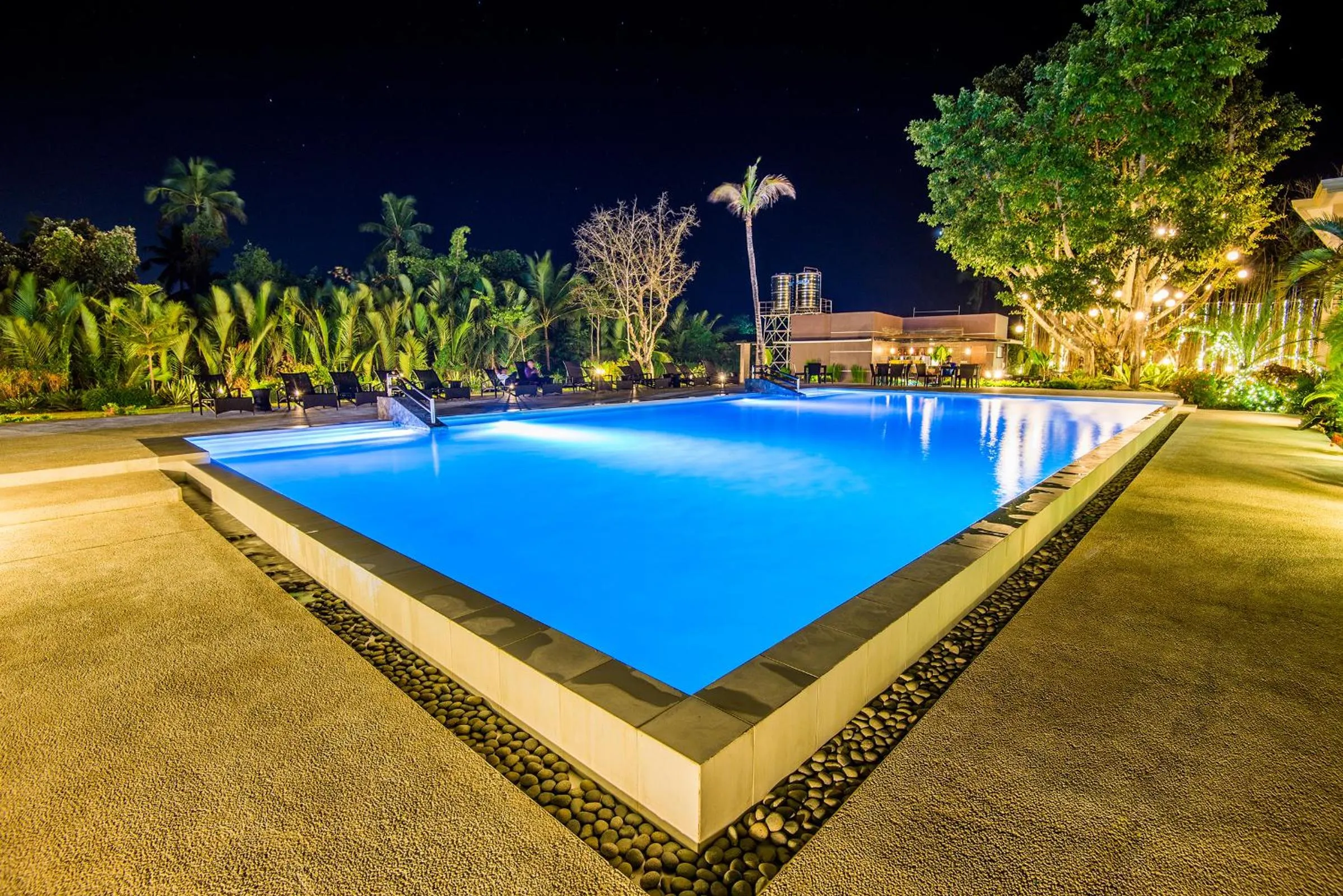 Swimming pool in Ariana Hotel