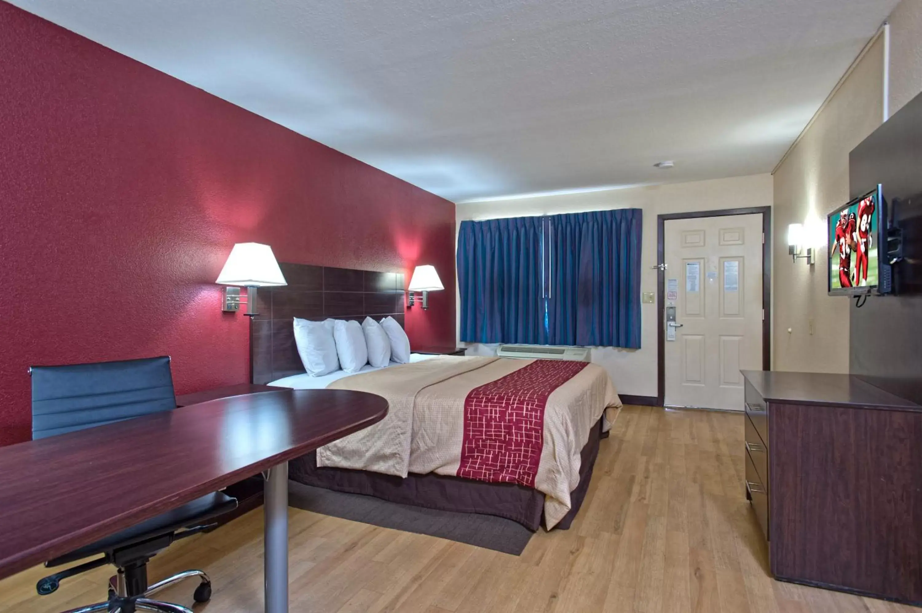 Business King Room Smoking in Red Roof Inn Corpus Christi South Business King Room Smoking in Red Roof Inn Corpus Christi South