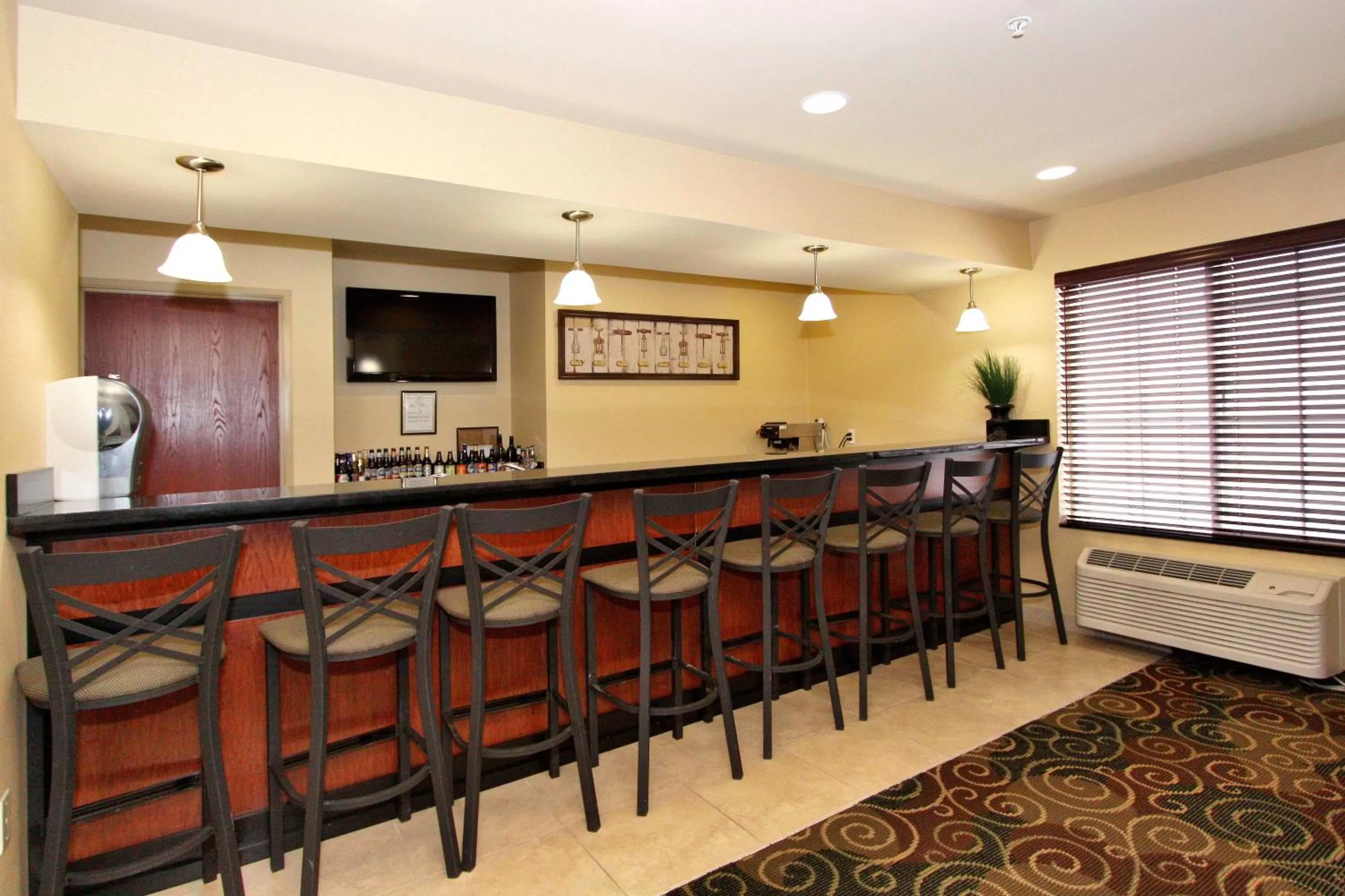 Lounge or bar in Cobblestone Hotel & Suites - Seward