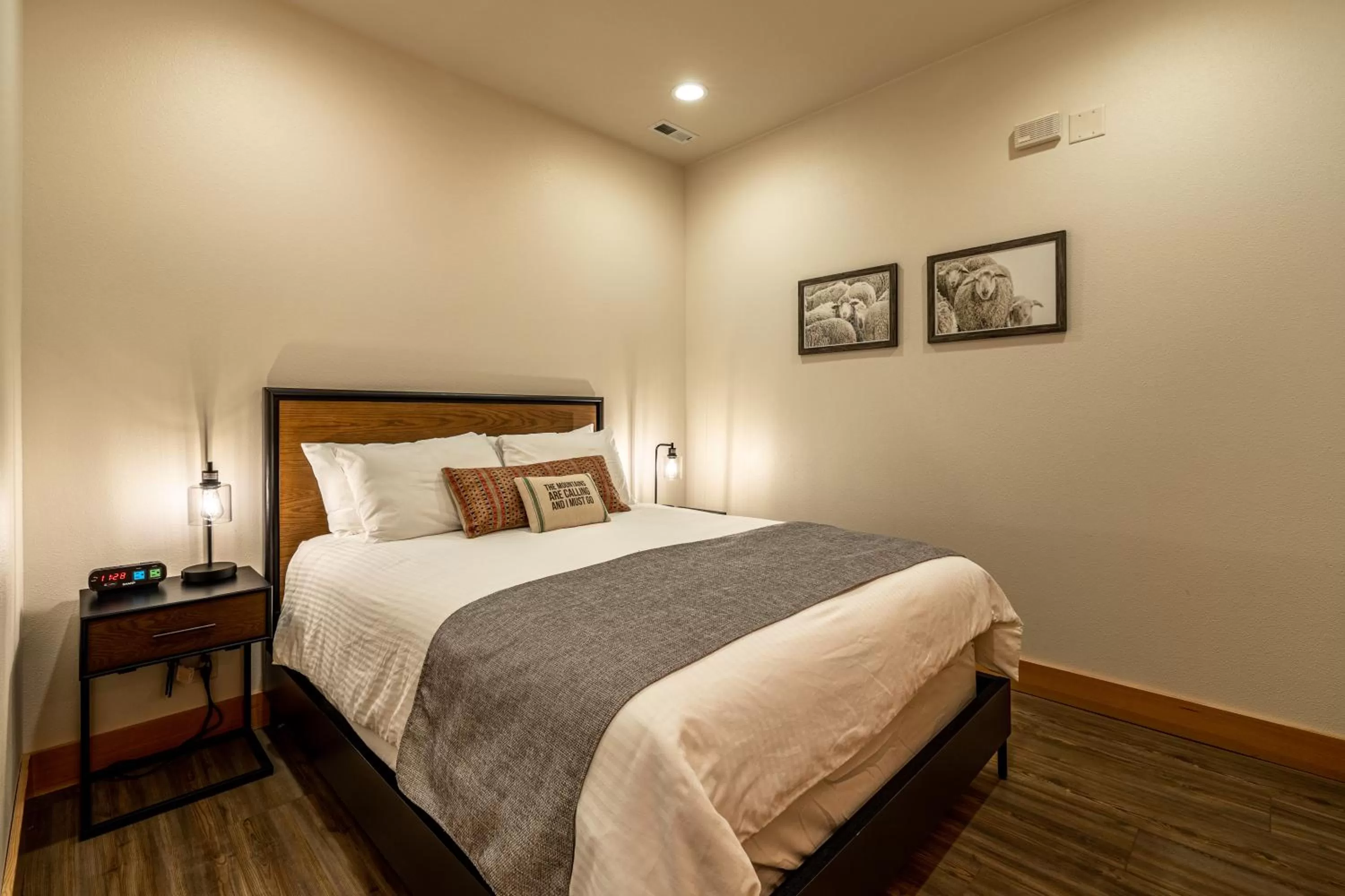 Bedroom, Bed in Alpen Dorf Pension