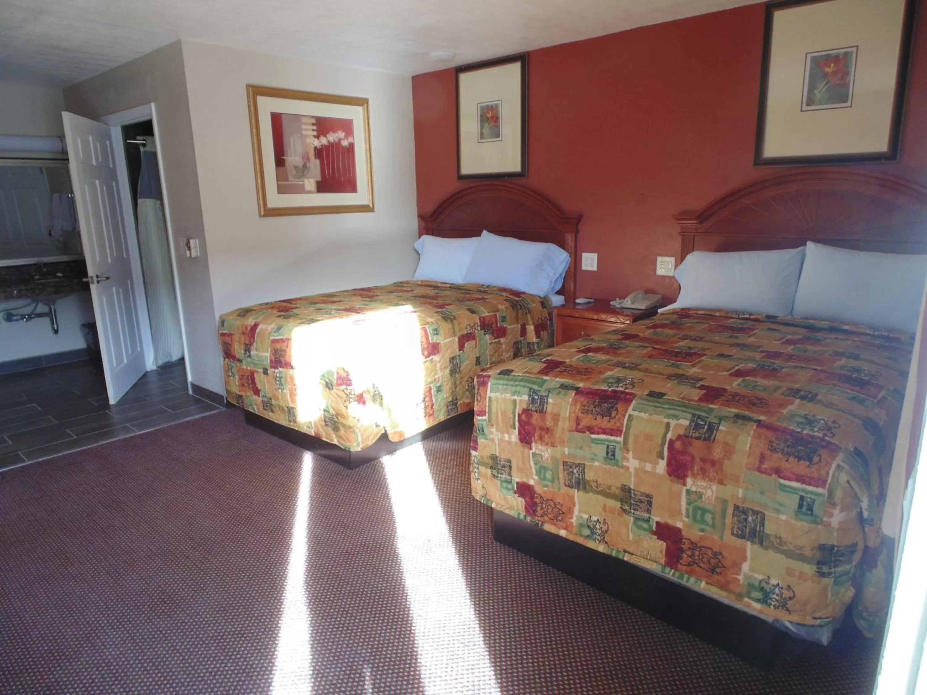 Bed in Western Inn & Suites