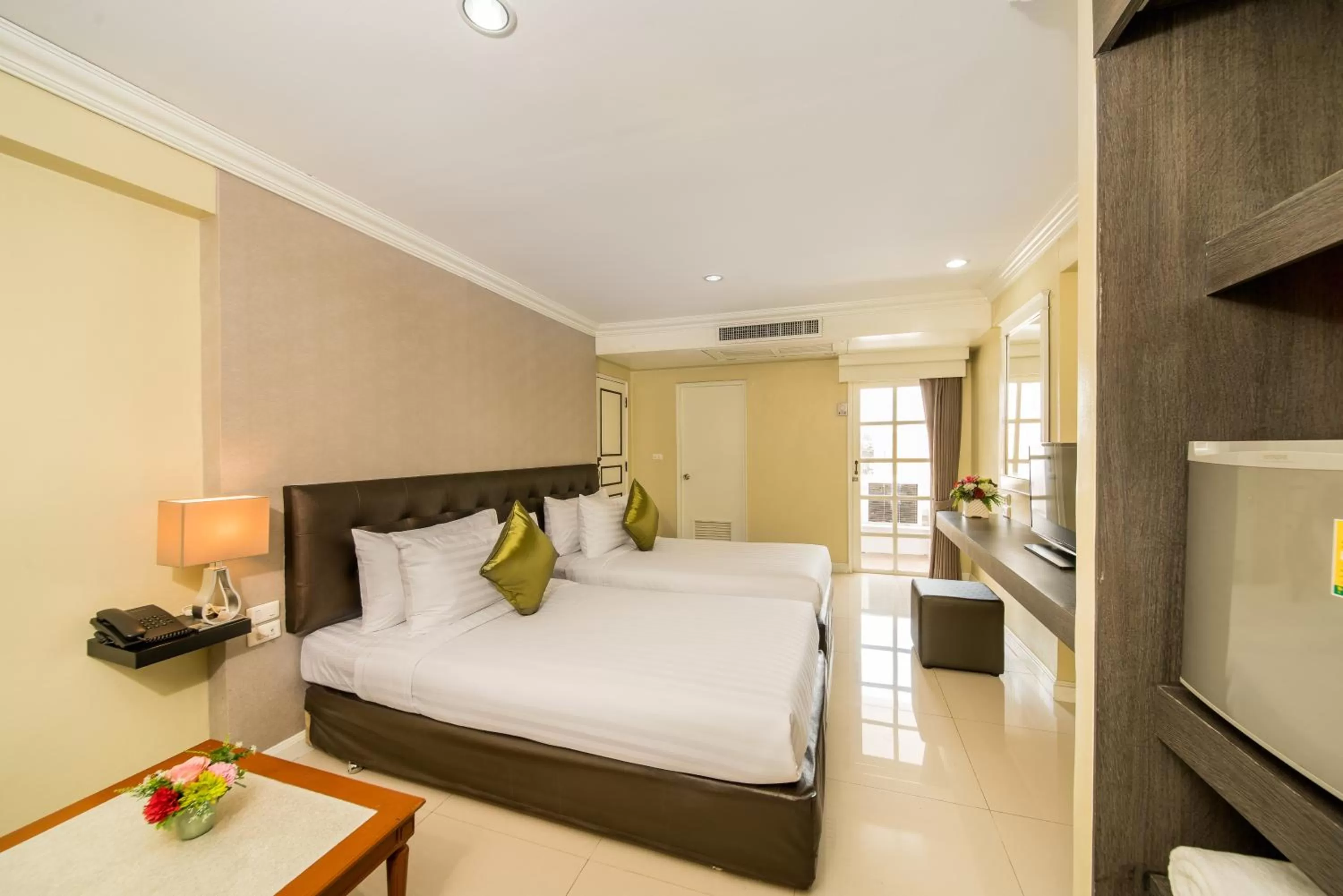 Bedroom, Bed in Niran Grand Hotel