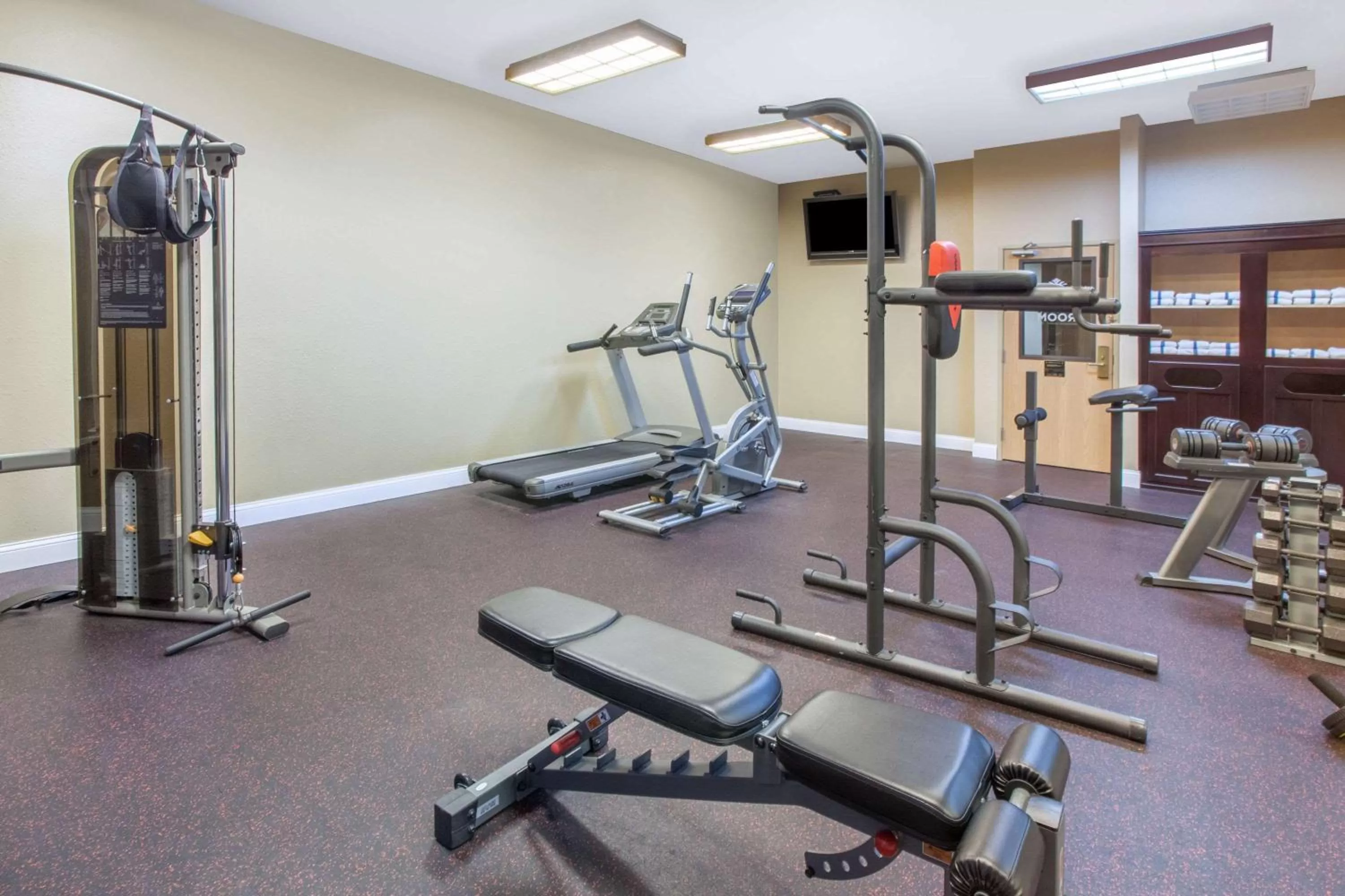 Fitness centre/facilities in Hawthorn Extended Stay by Wyndham Bloomington