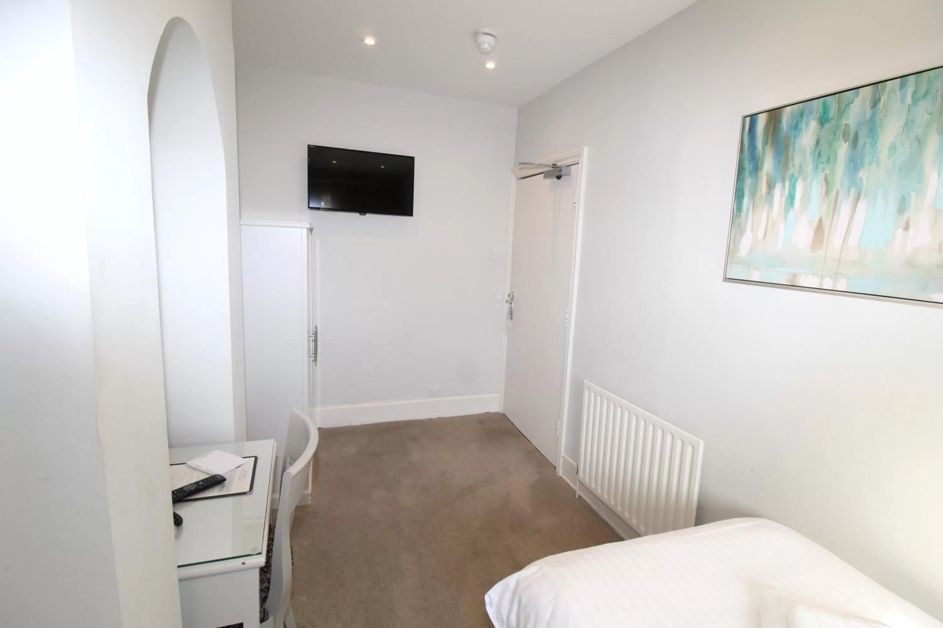 Bedroom, Bed in The Conningbrook Hotel