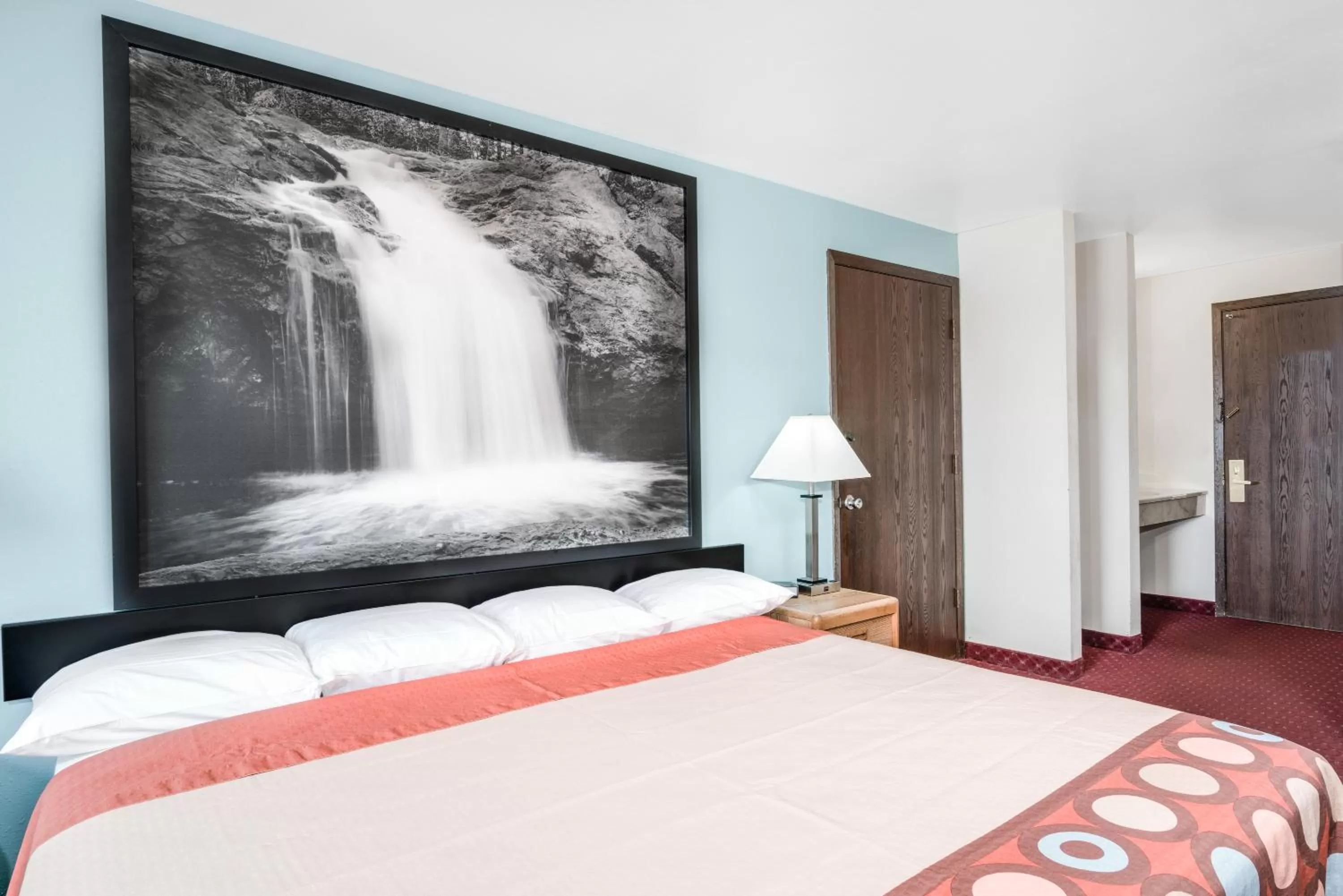 Photo of the whole room, Bed in Super 8 by Wyndham Tomah Wisconsin