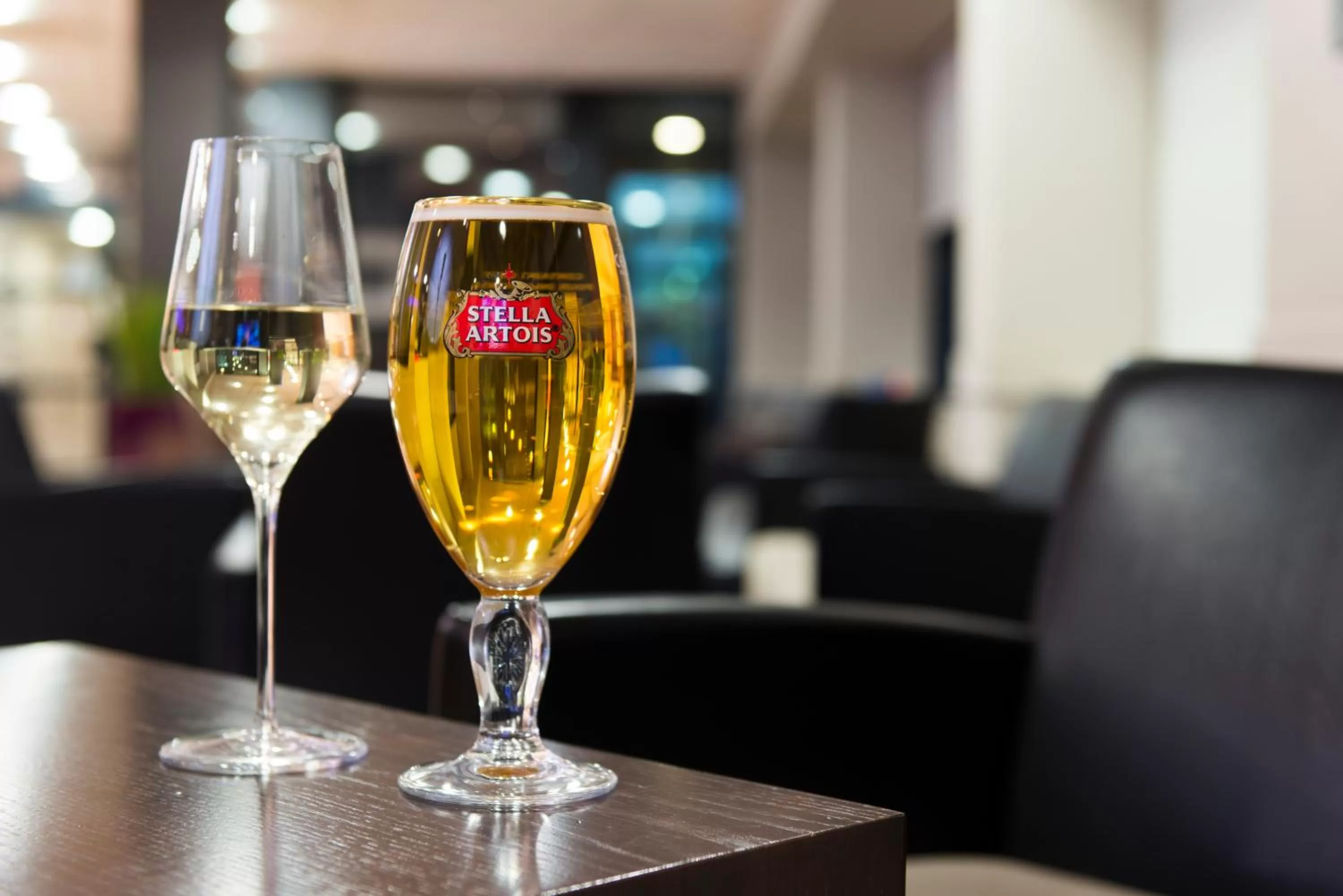Lounge or bar in Holiday Inn Express Stoke-On-Trent by IHG