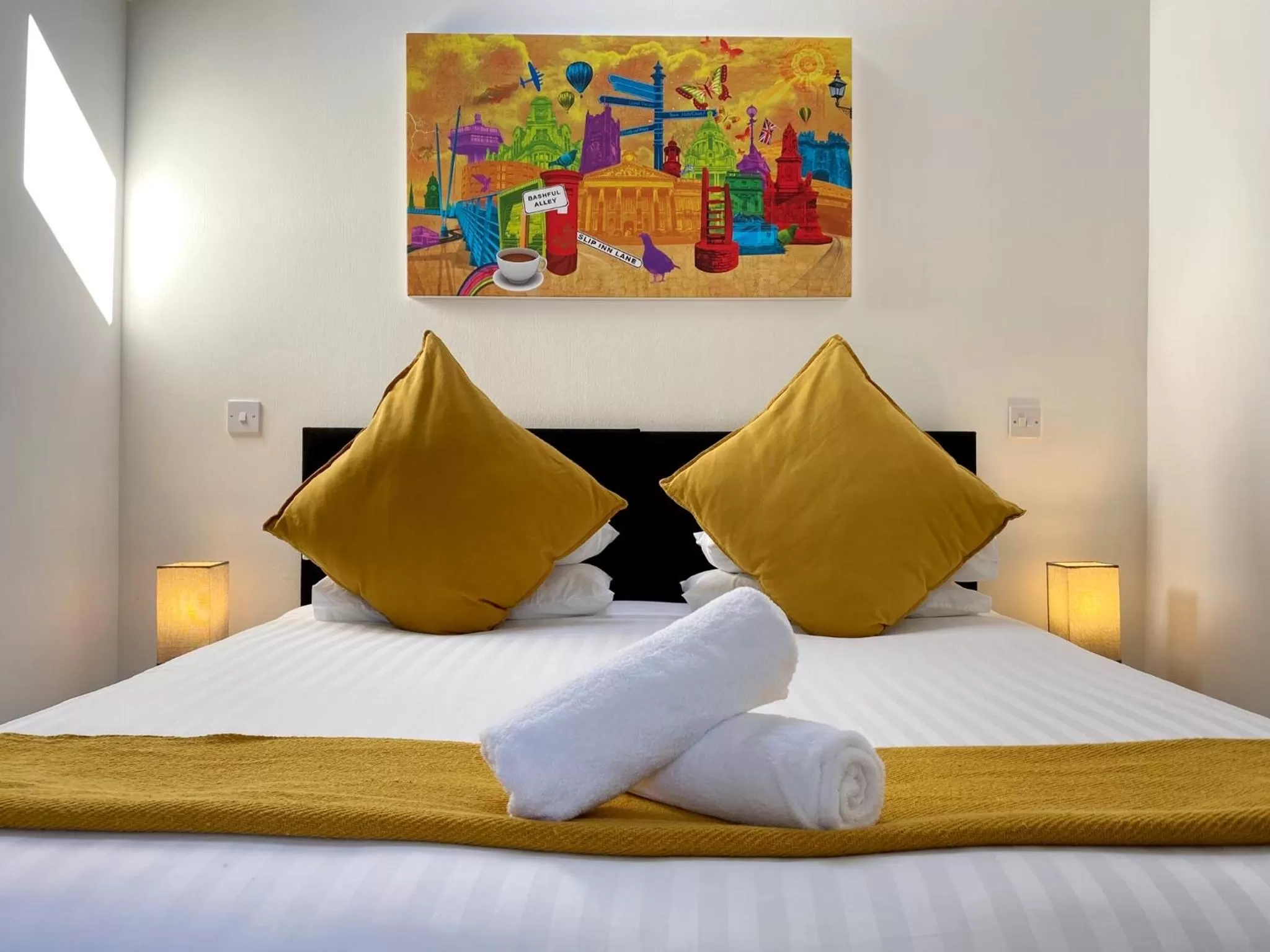 Bedroom, Bed in Crows Hotel