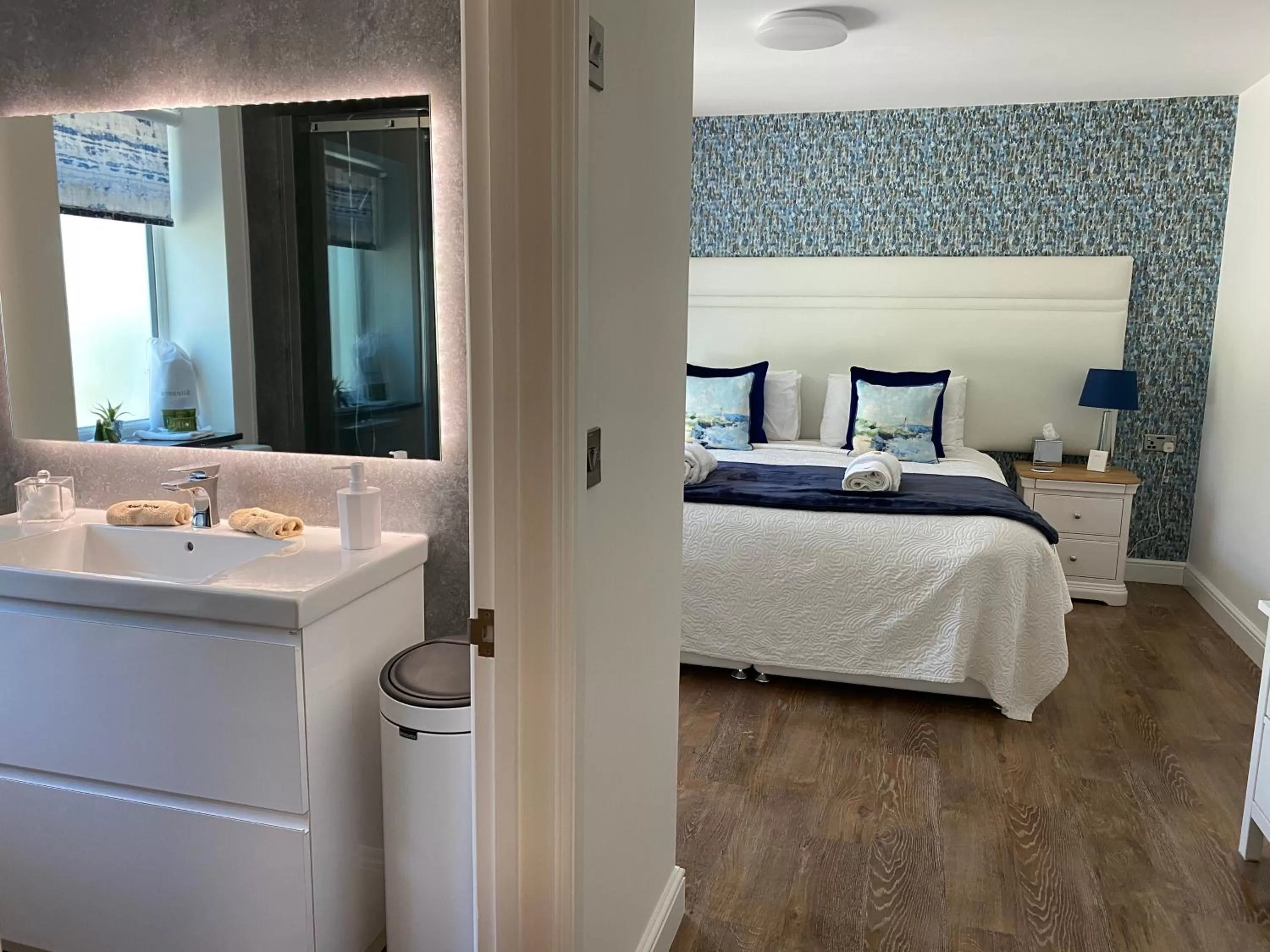 Bed in Toppesfield House B&B