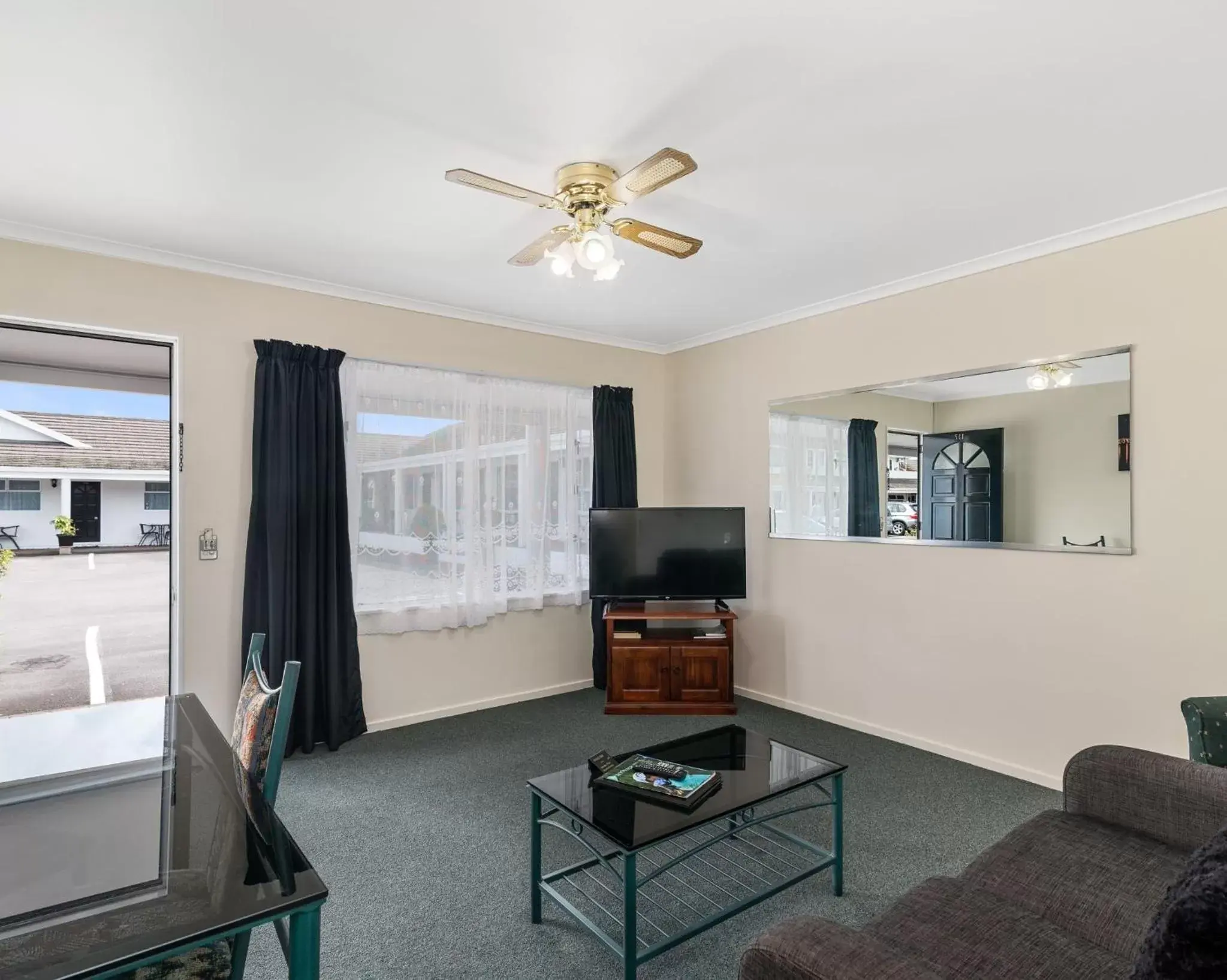 Deluxe Suite with Spa Bath in ASURE PRINCE motor lodge Deluxe Suite with Spa Bath in ASURE PRINCE motor lodge