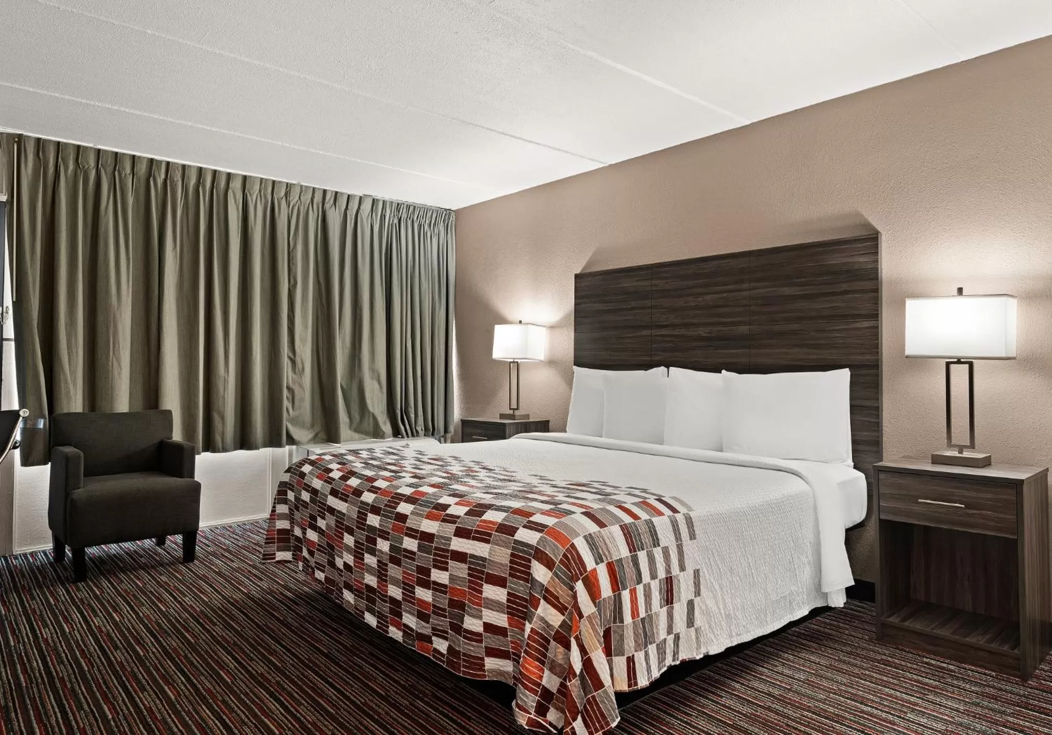 Photo of the whole room, Bed in Red Roof Inn Reading