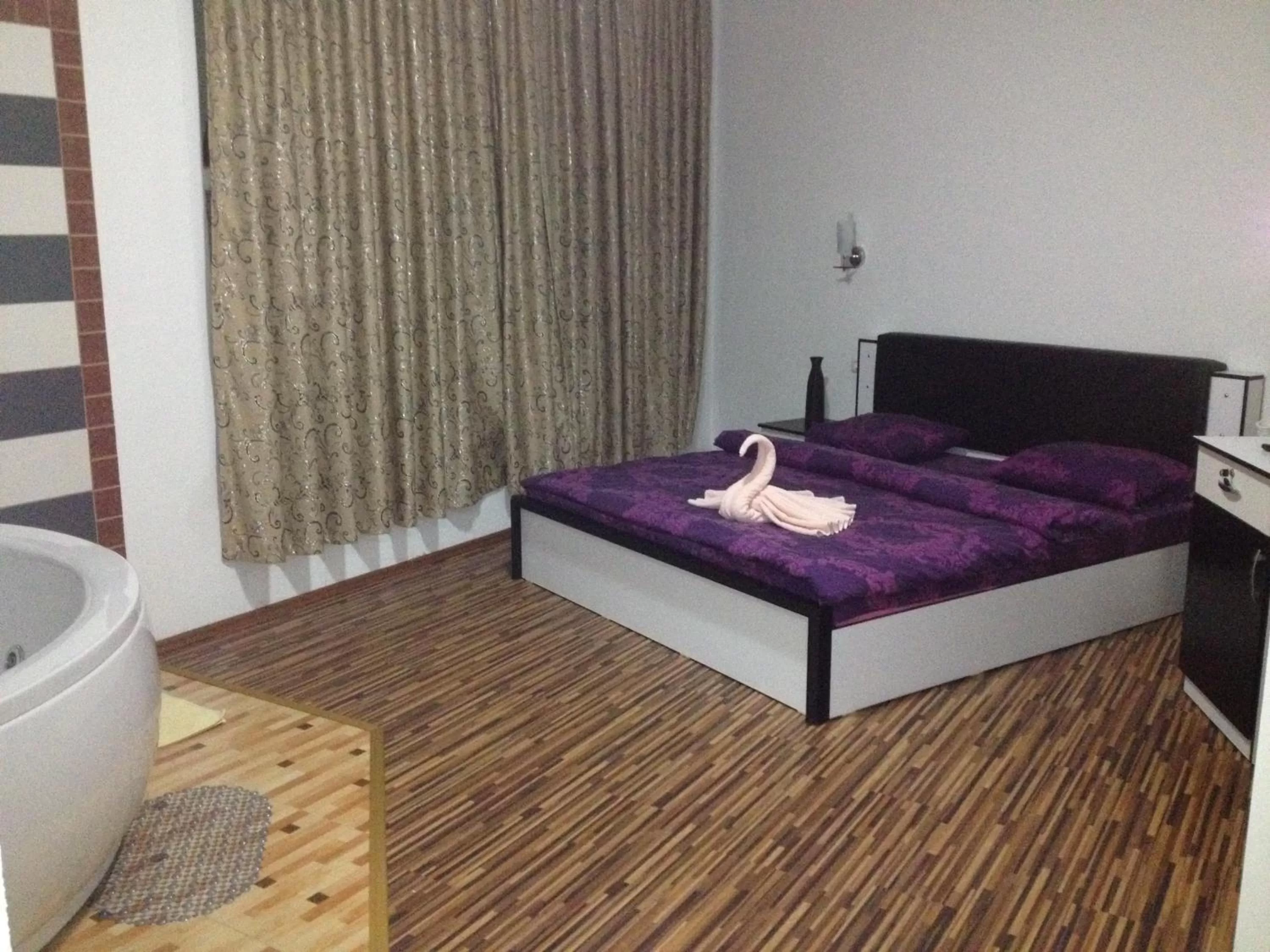 Bedroom, Bed in Hotel Albatros