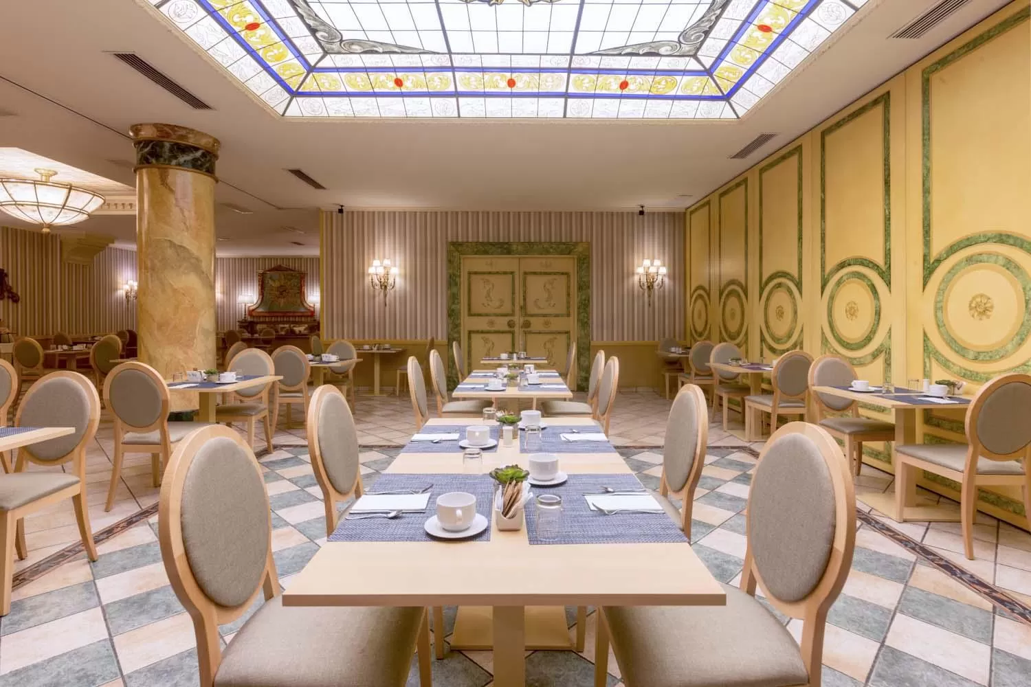 Lounge or bar in Hotel Exe Reina Isabel