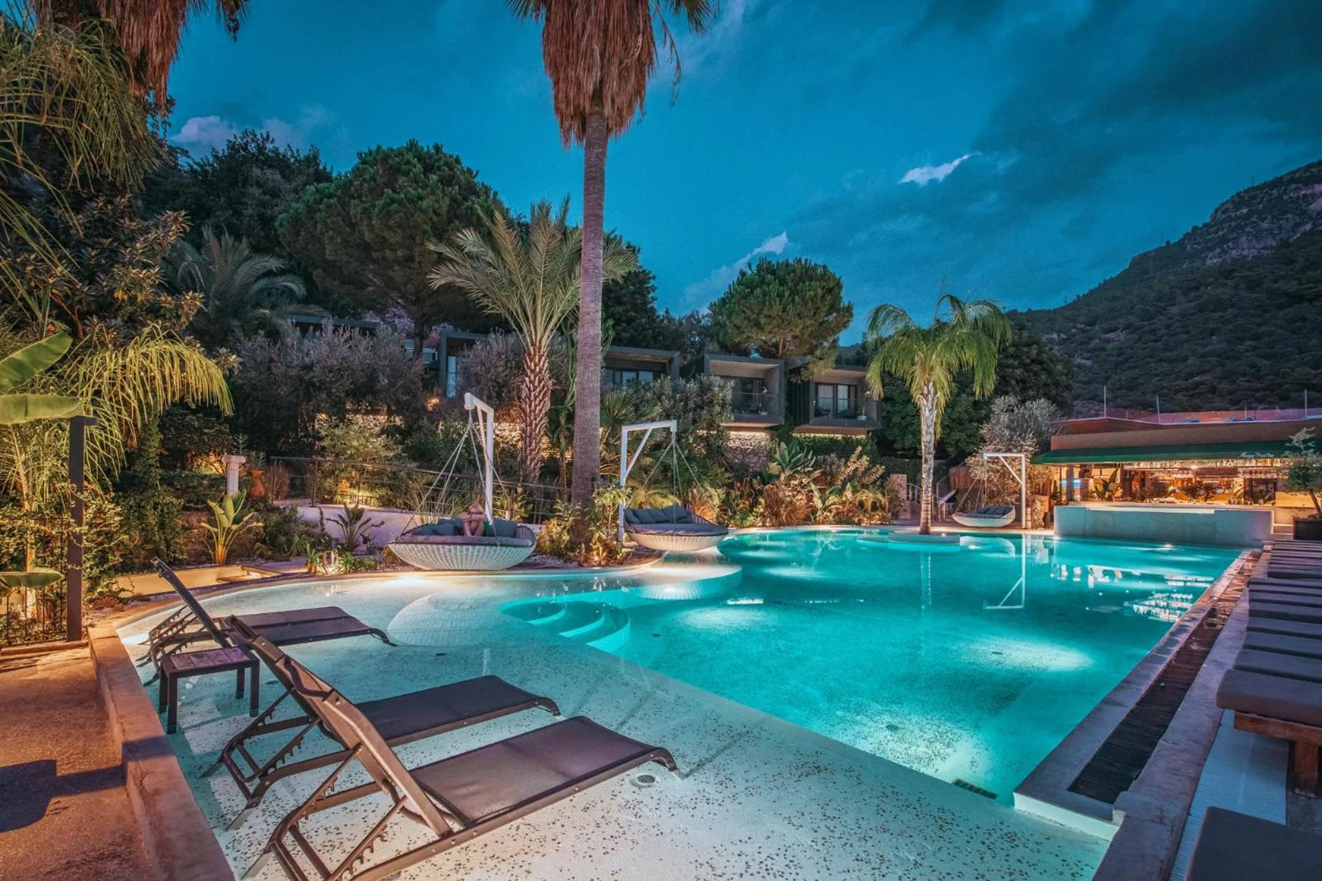 Night in Morina Deluxe Hotel