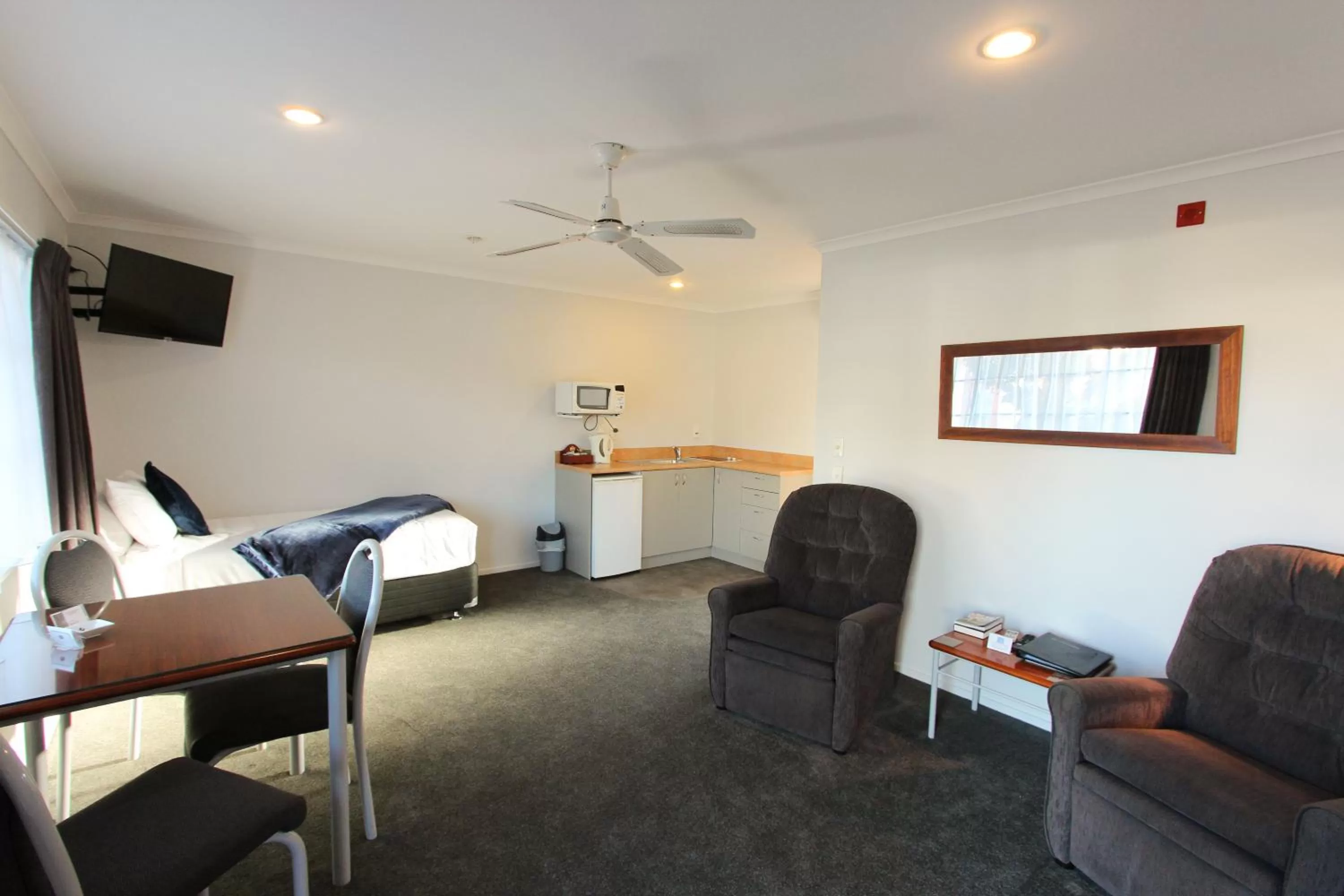 Shower in BK's Magnolia Motor Lodge