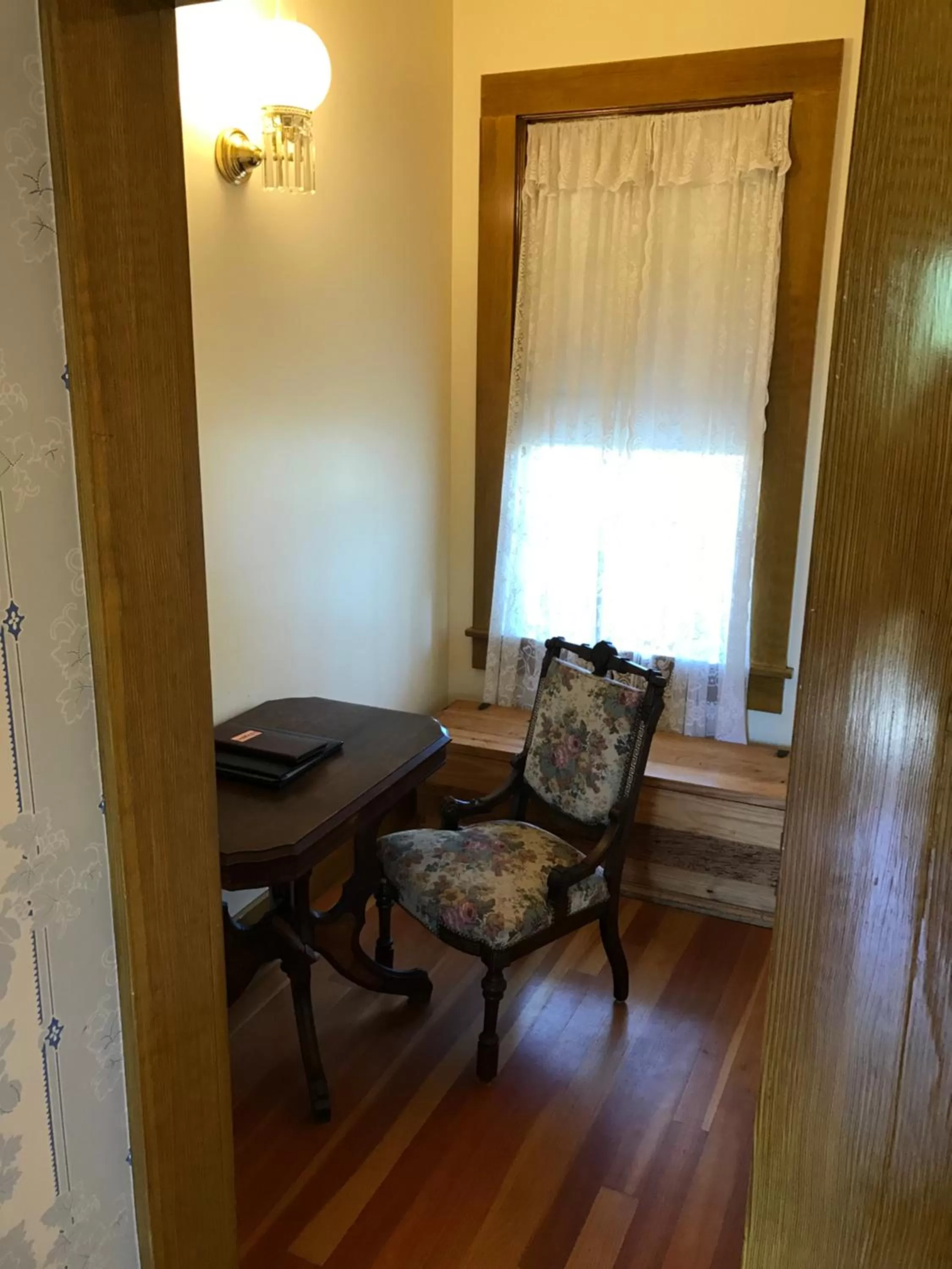 Seating area in Cosmopolitan Hotel