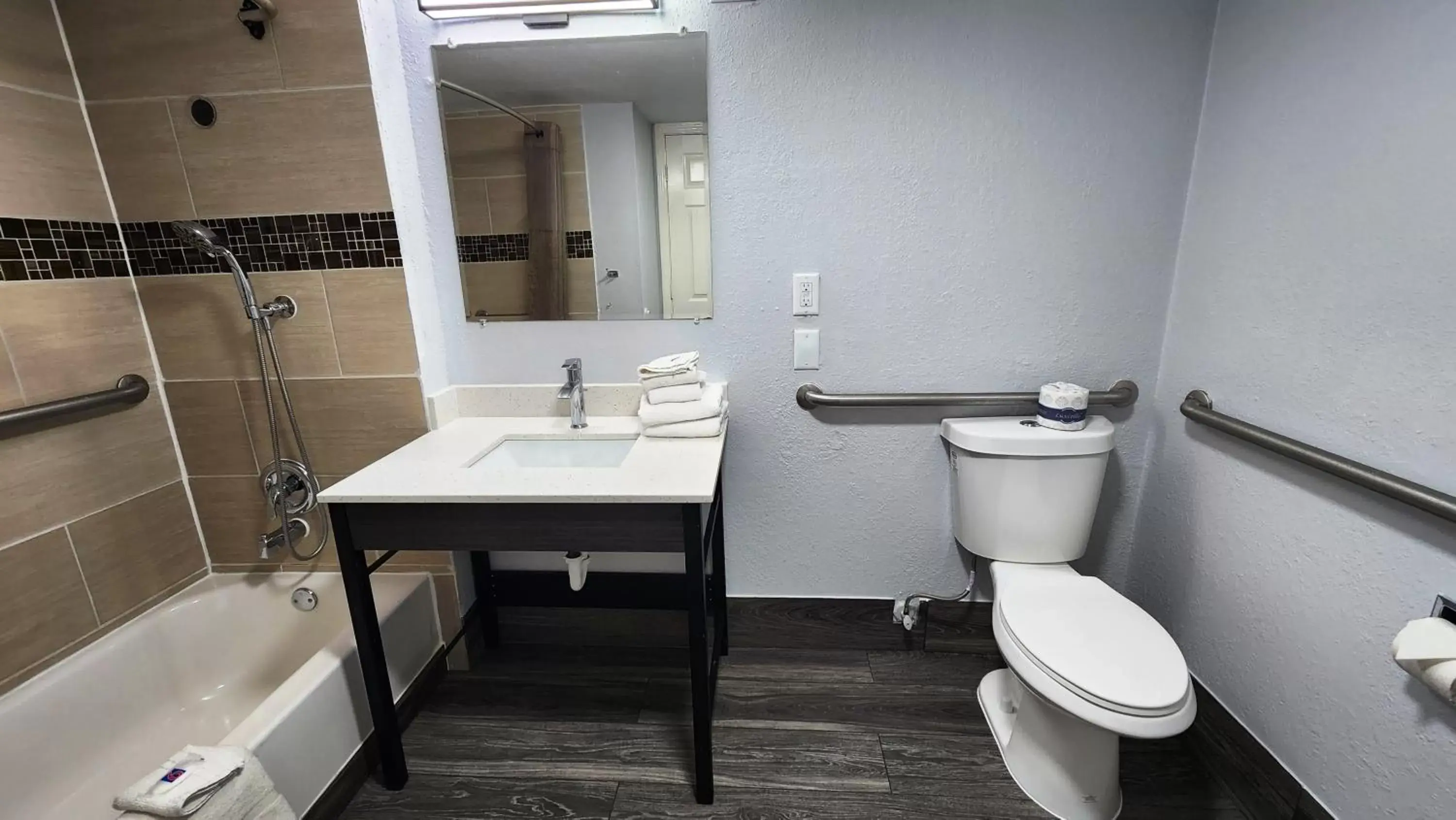 King Room - Disability Access in Studio 6 Baytown, Tx - Garth Road King Room - Disability Access in Studio 6 Baytown, Tx - Garth Road