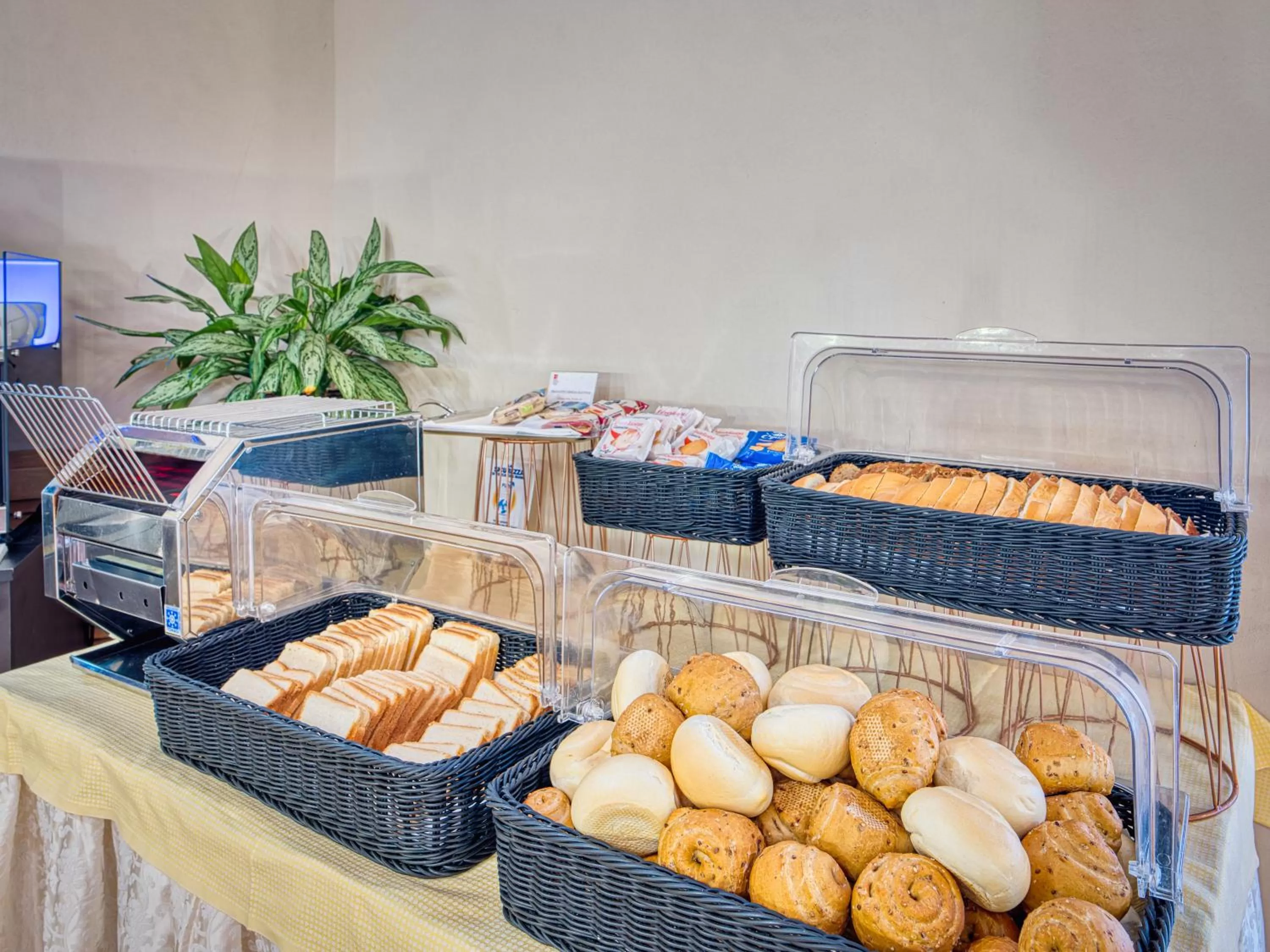 Restaurant/places to eat in Active Hotel Paradiso