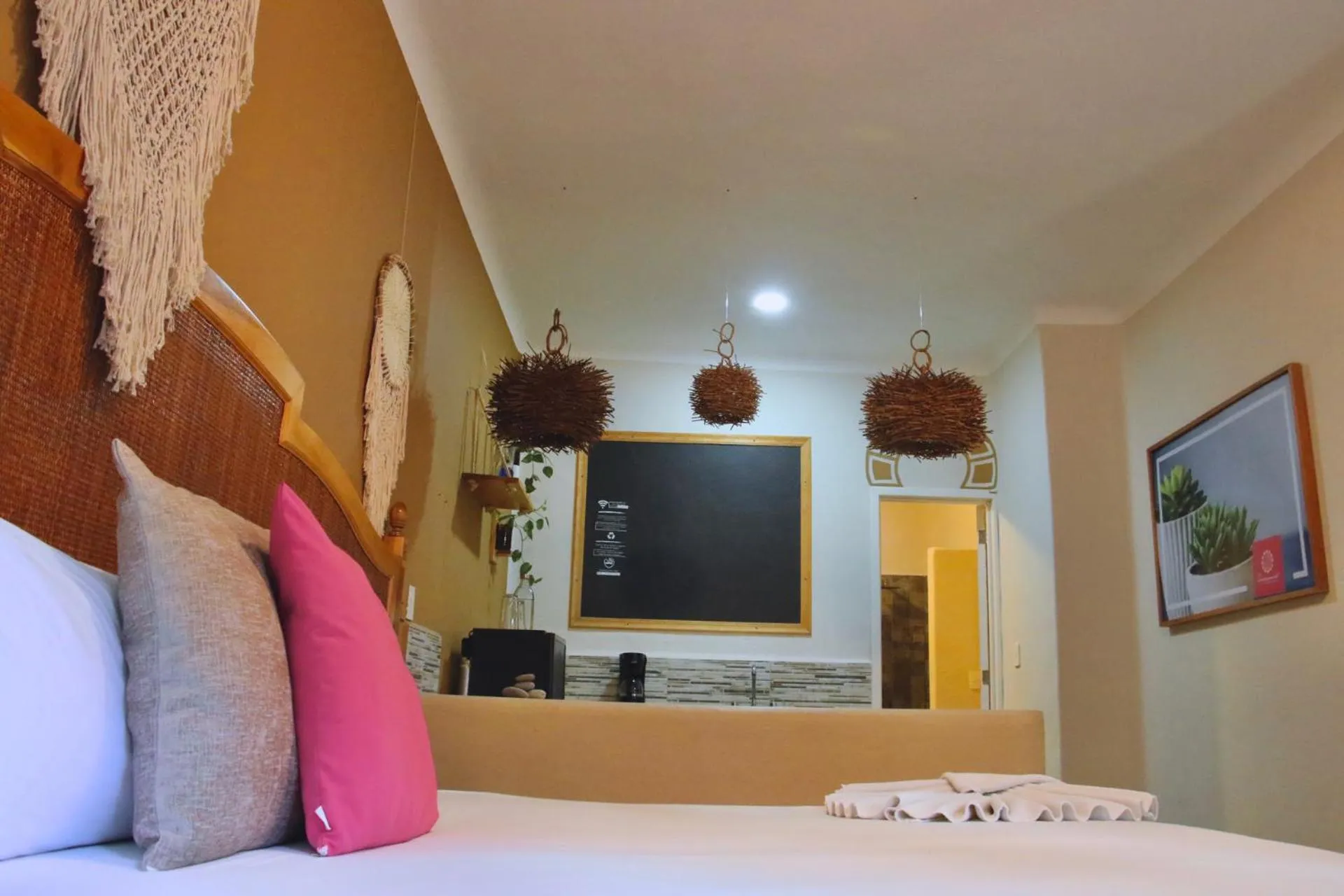 Bed in Mala Vecindad Playa Beer Hotel