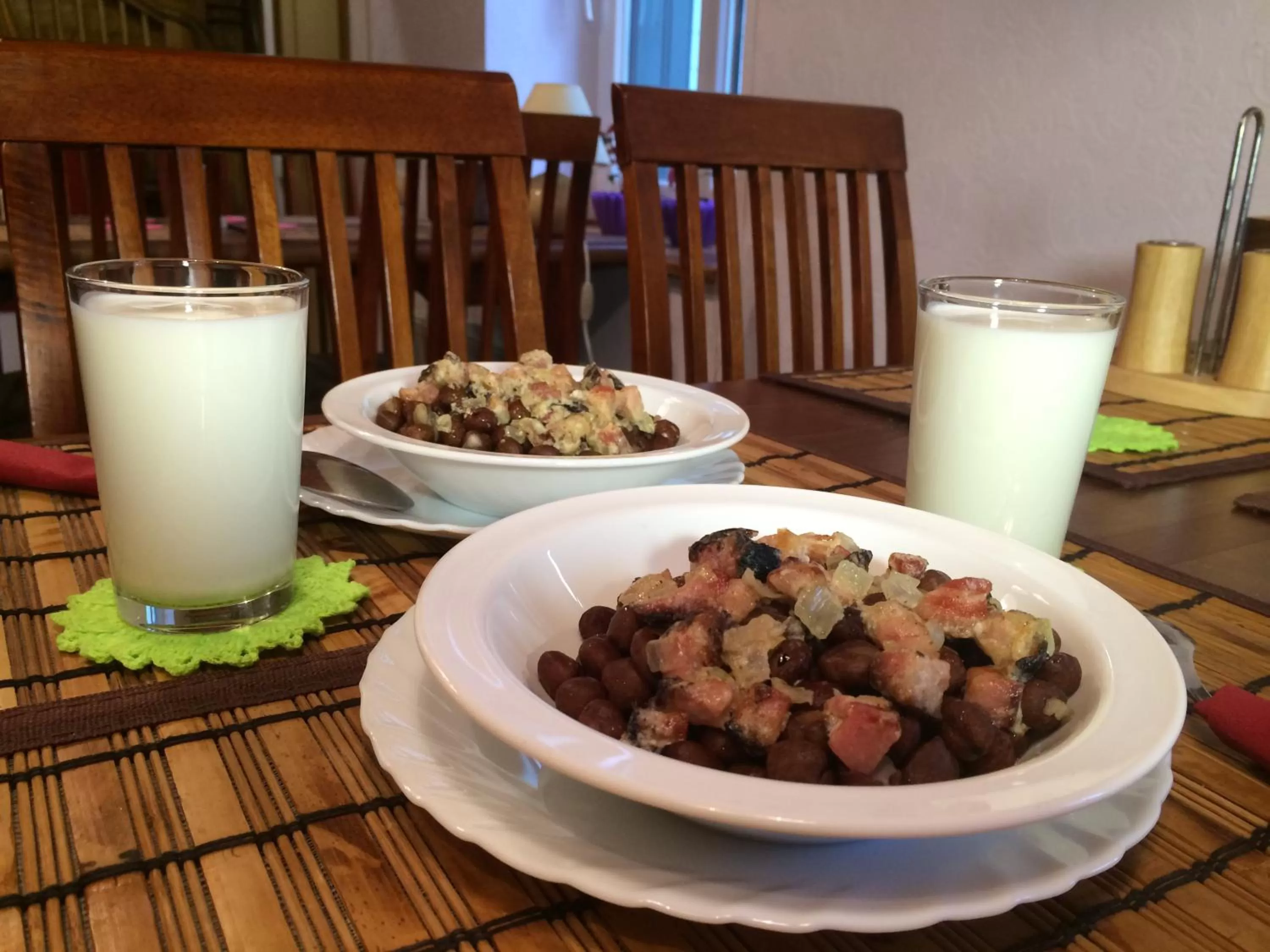 Food and drinks in Sunset Hotel