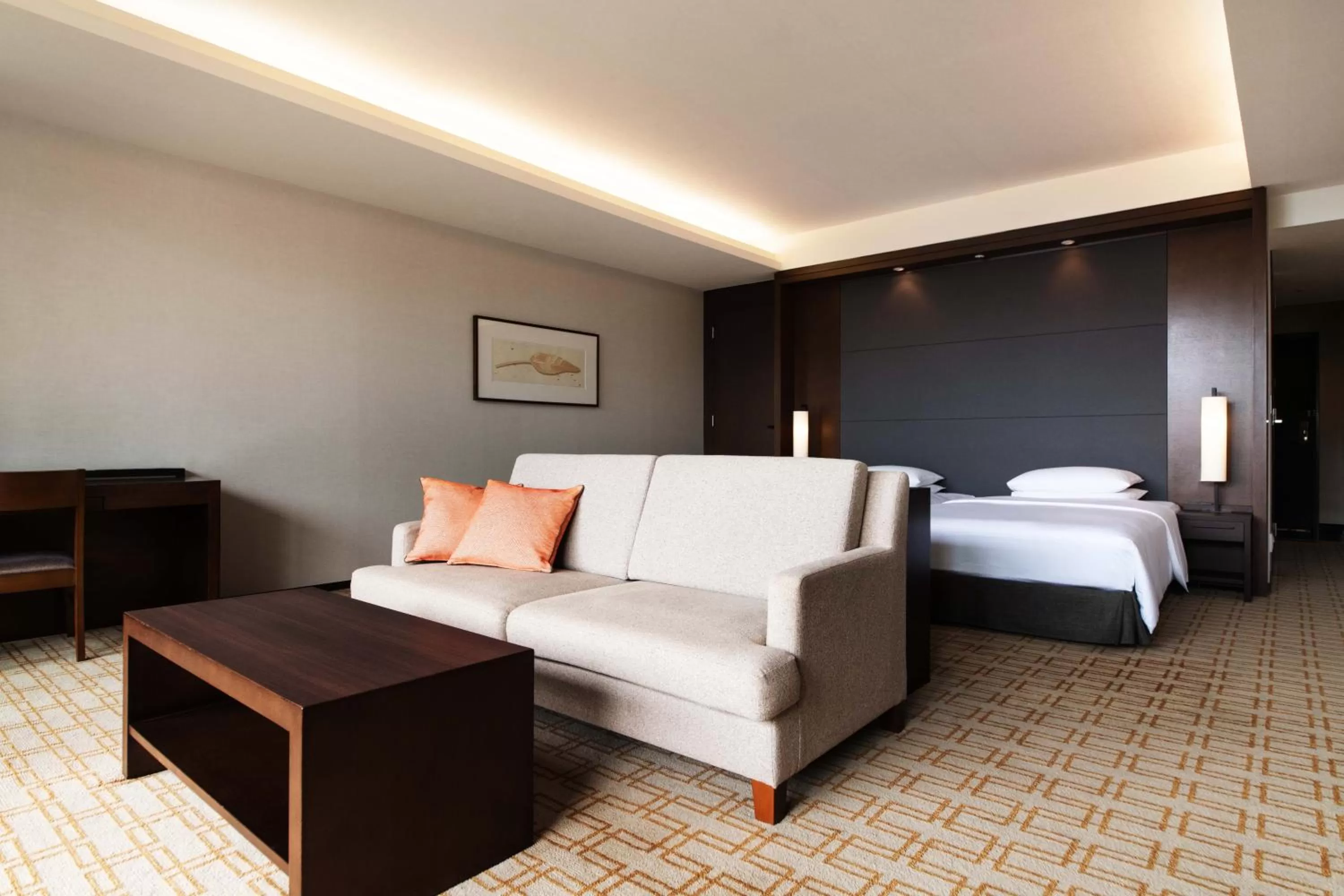 Seating area, Bed in Hyatt Regency Hakone Resort and Spa