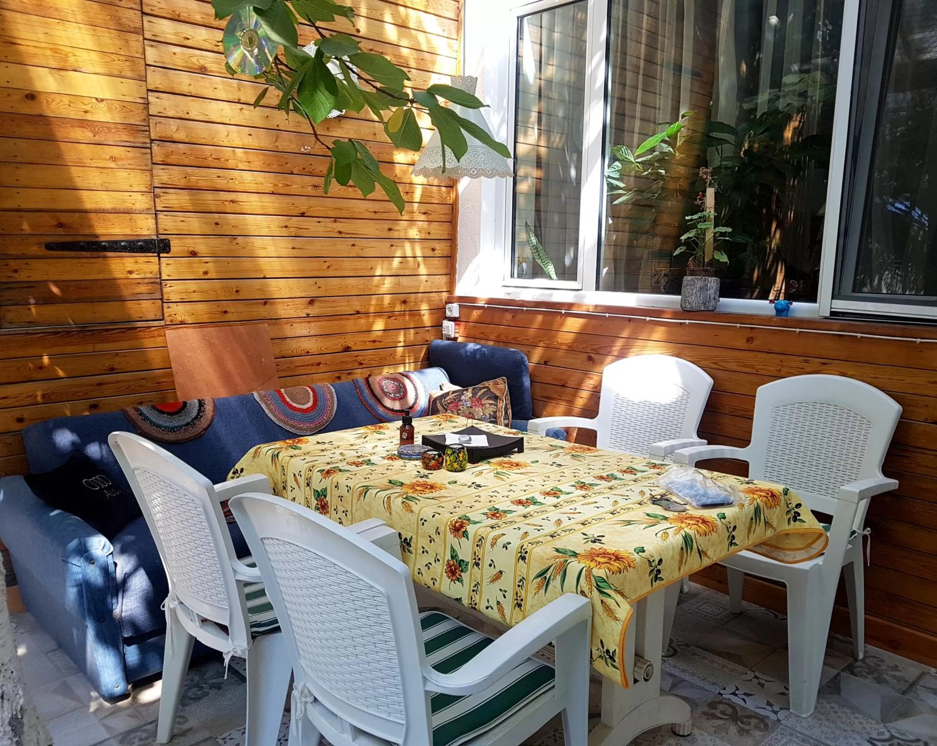 Balcony/Terrace, Restaurant/Places to Eat in Armine's B&B