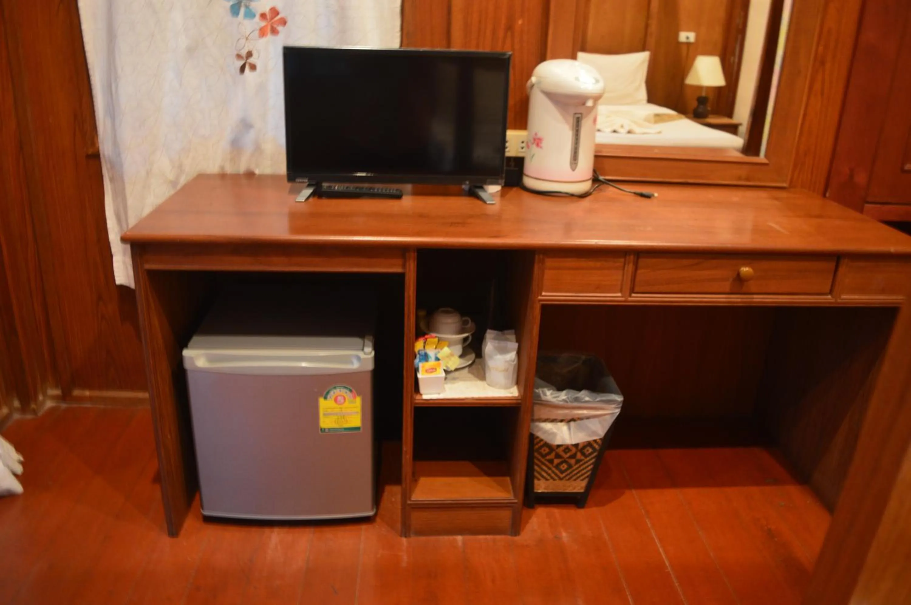 hair dresser in Sayang Beach Resort Koh Lanta