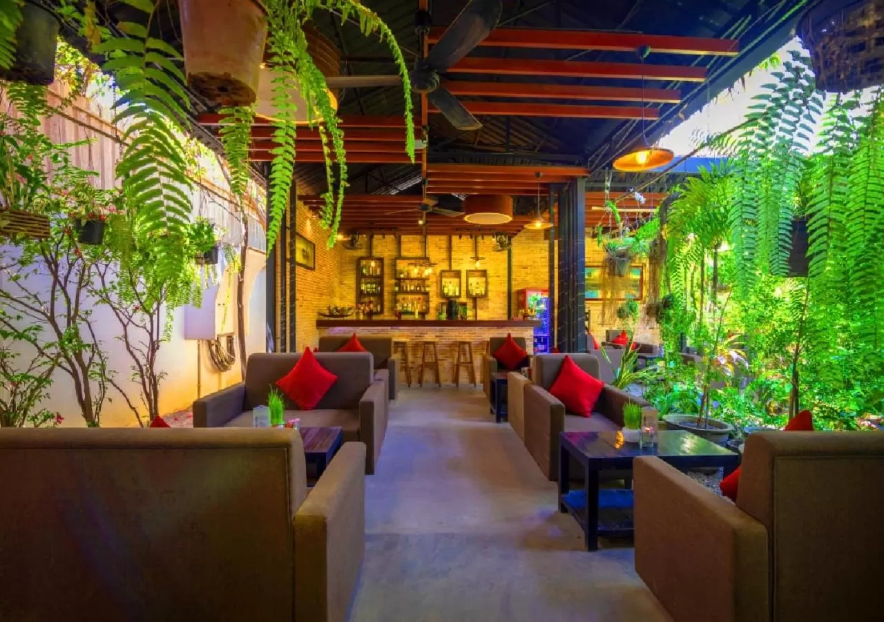 Lounge or bar, Restaurant/Places to Eat in Ladear Privilege Rooms