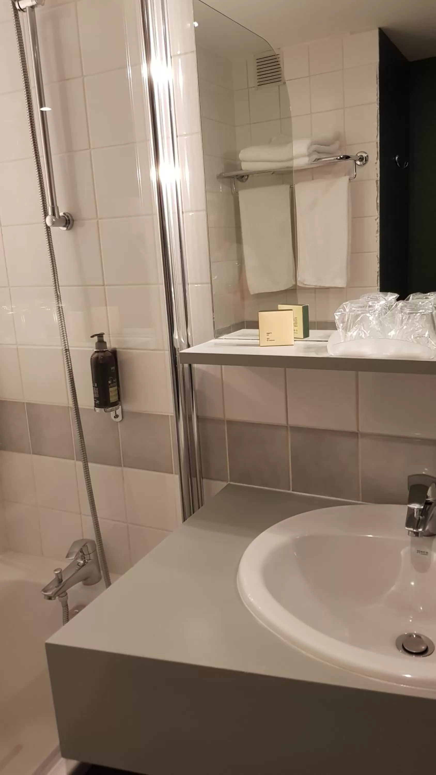 Bathroom in Hotel de Champagne