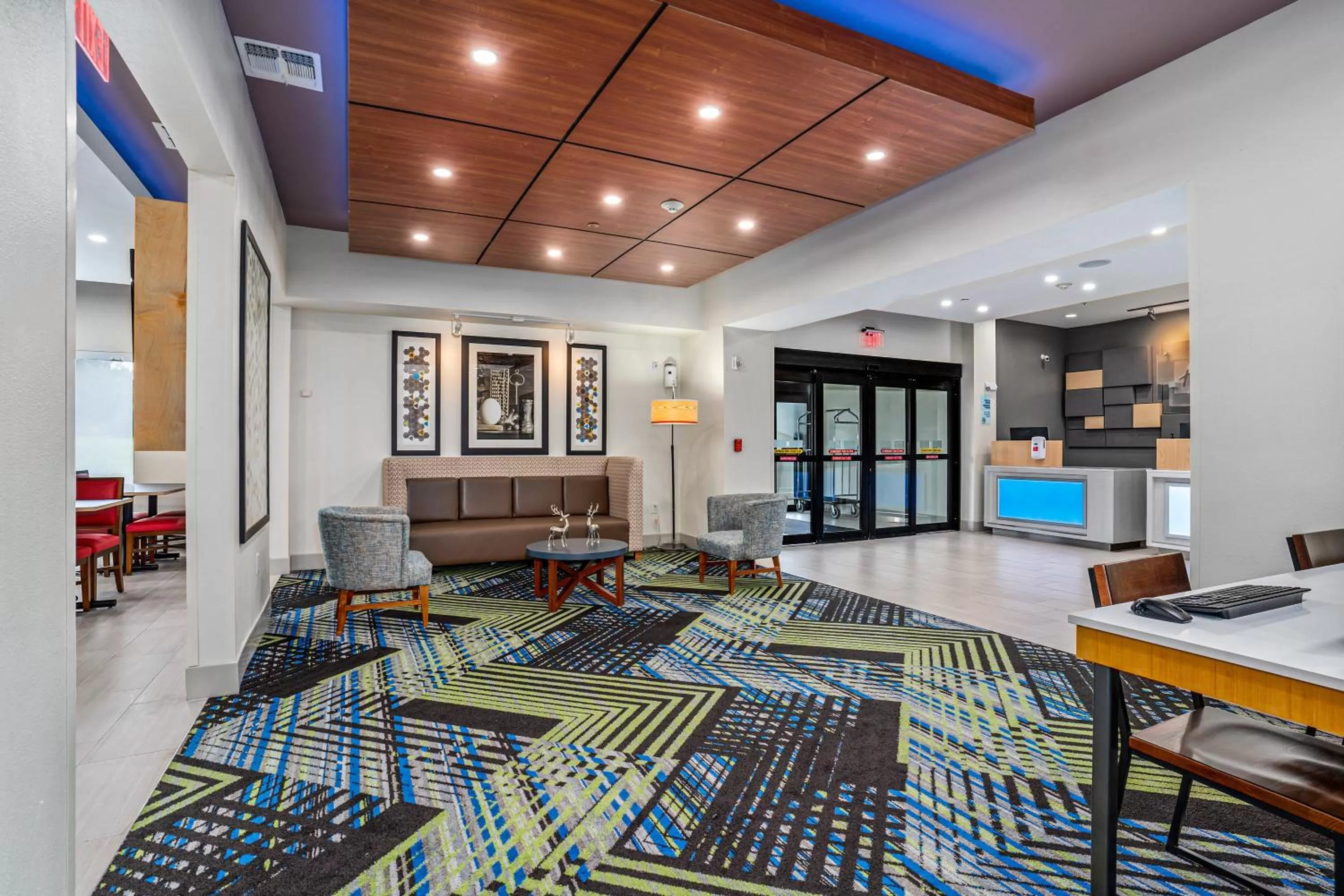 Property building in Holiday Inn Express & Suites Van Buren-Fort Smith Area, an IHG Hotel