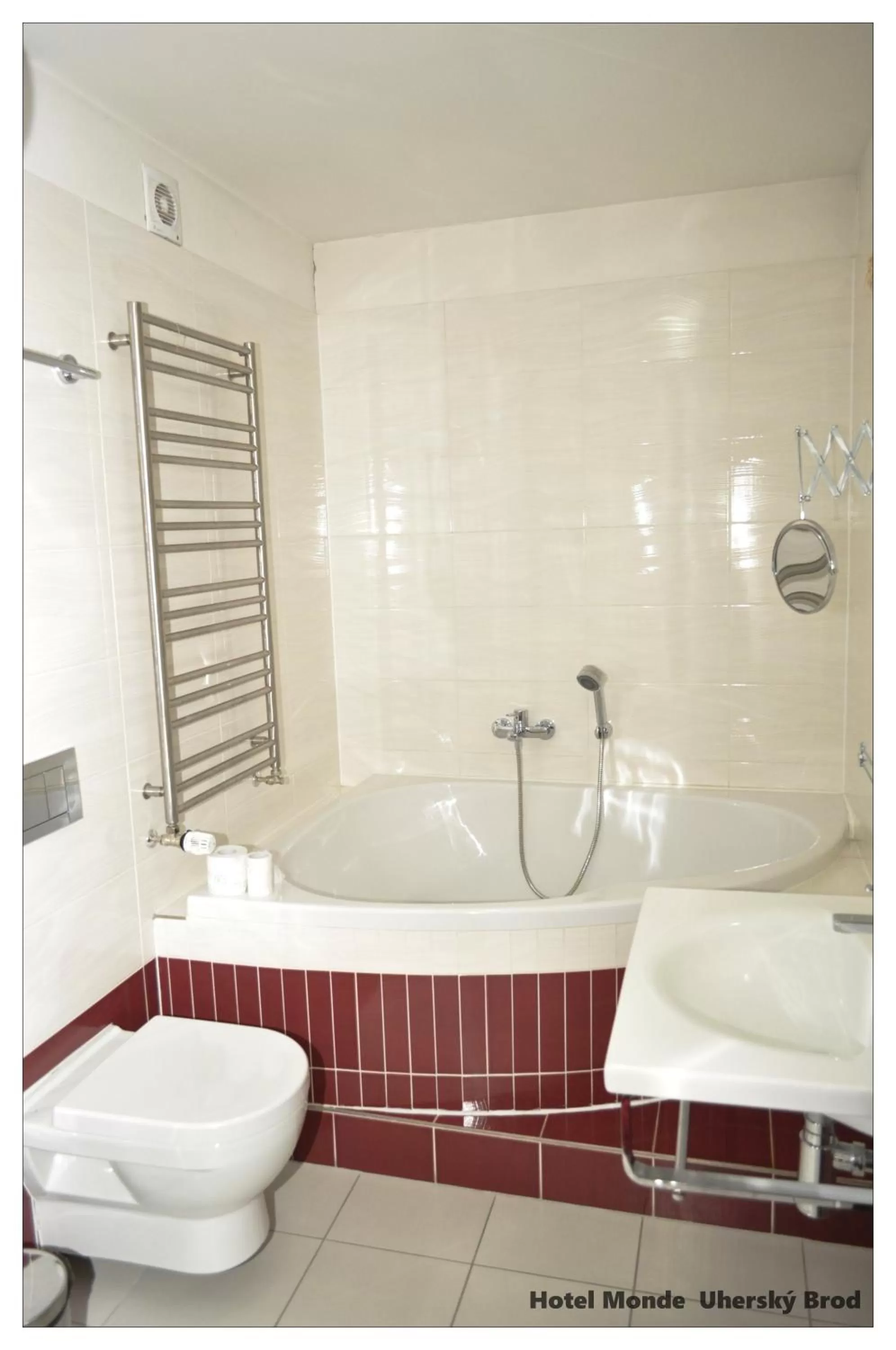 Bathroom in Hotel Monde