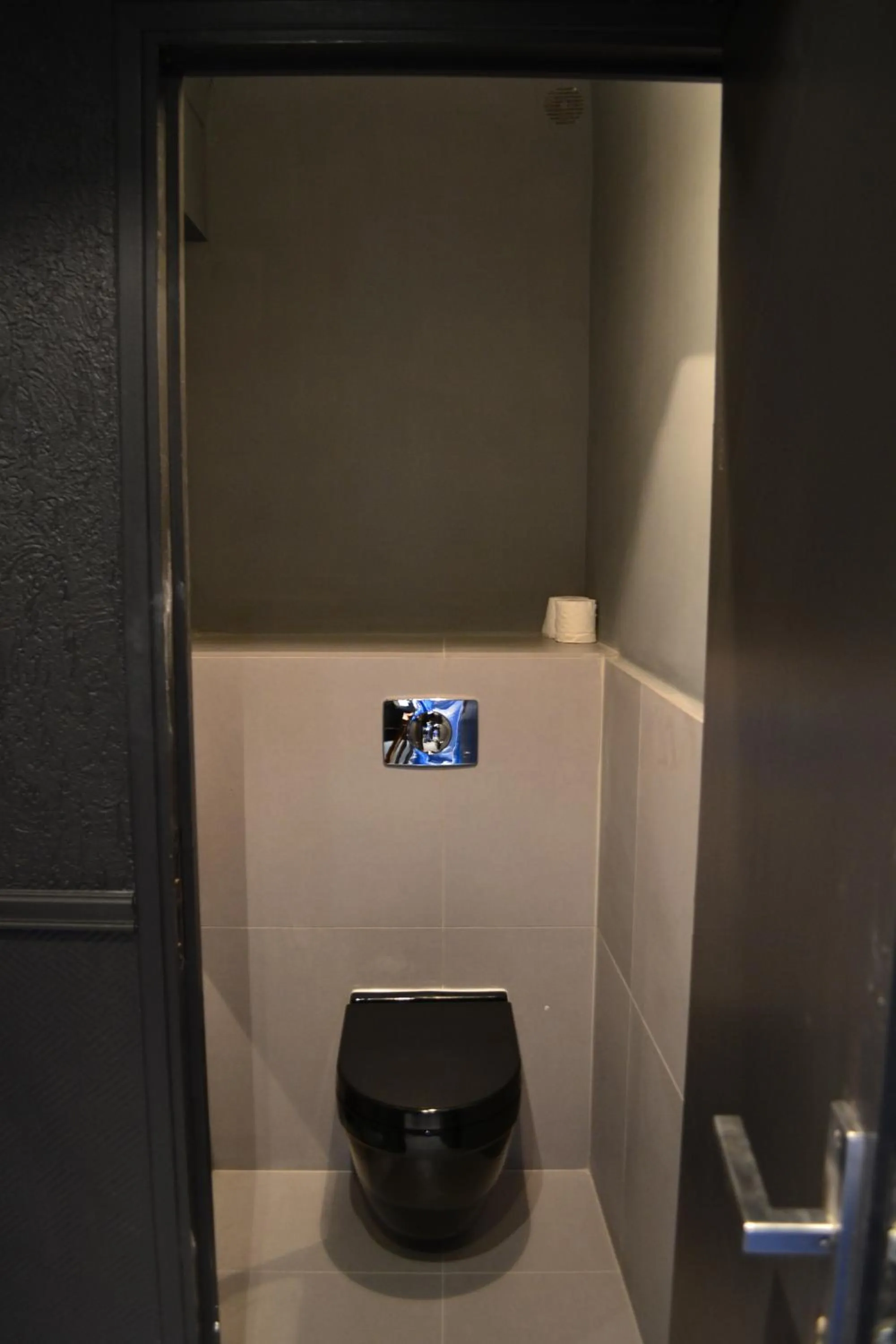 Toilet in Hotel Schtak