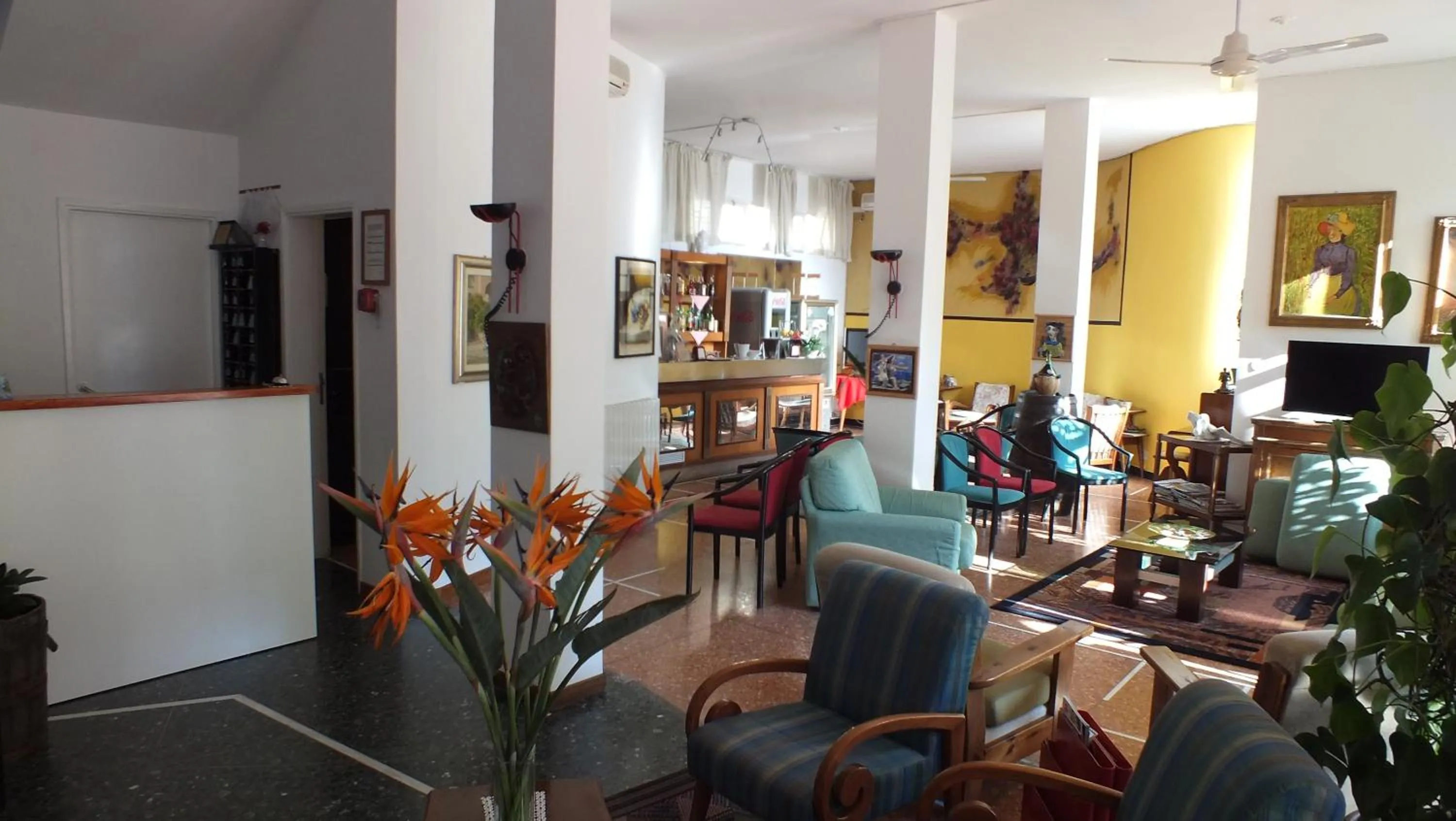 Lounge or bar in Hotel Colibrì