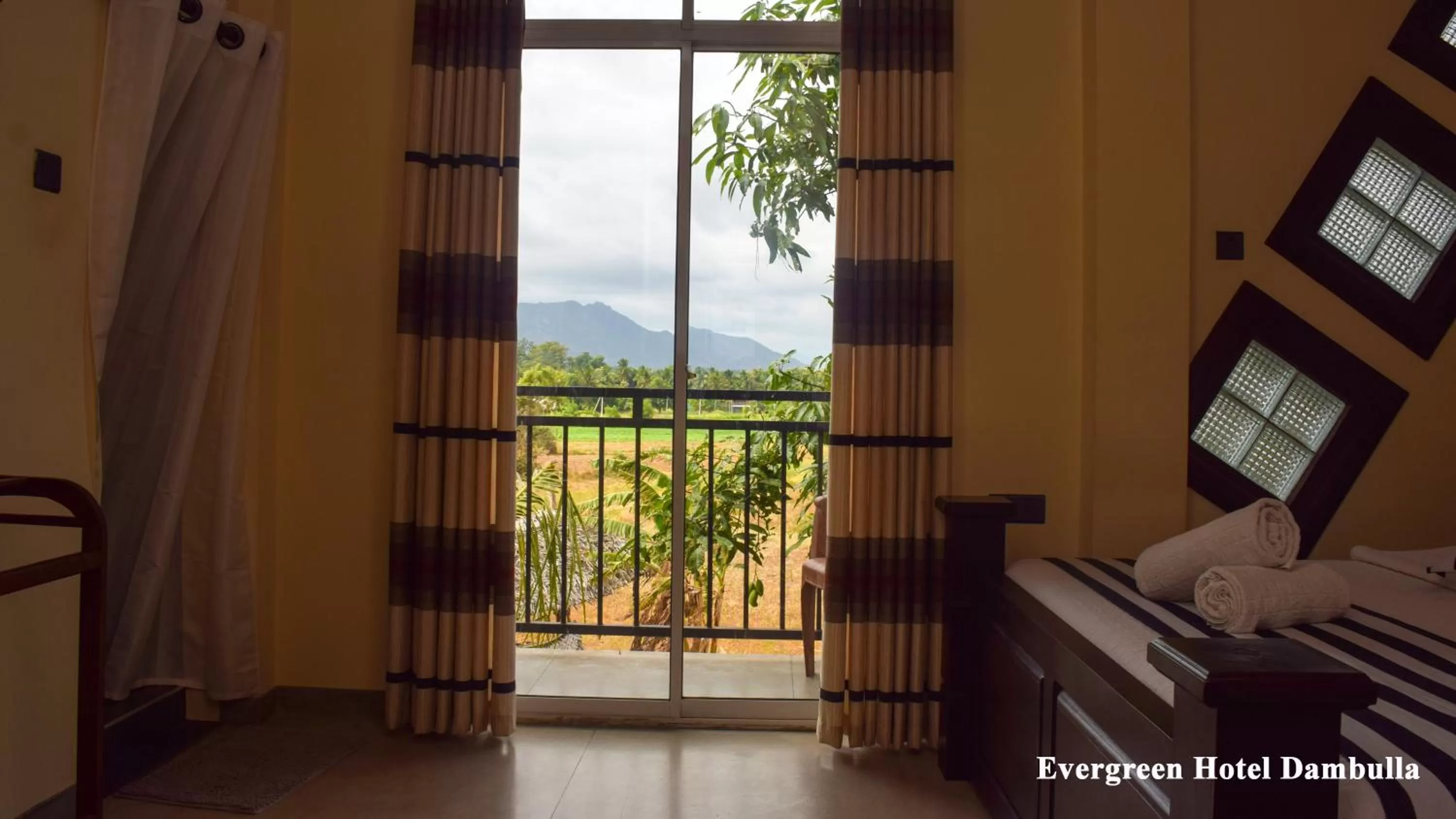 Photo of the whole room in Evergreen Hotel Dambulla