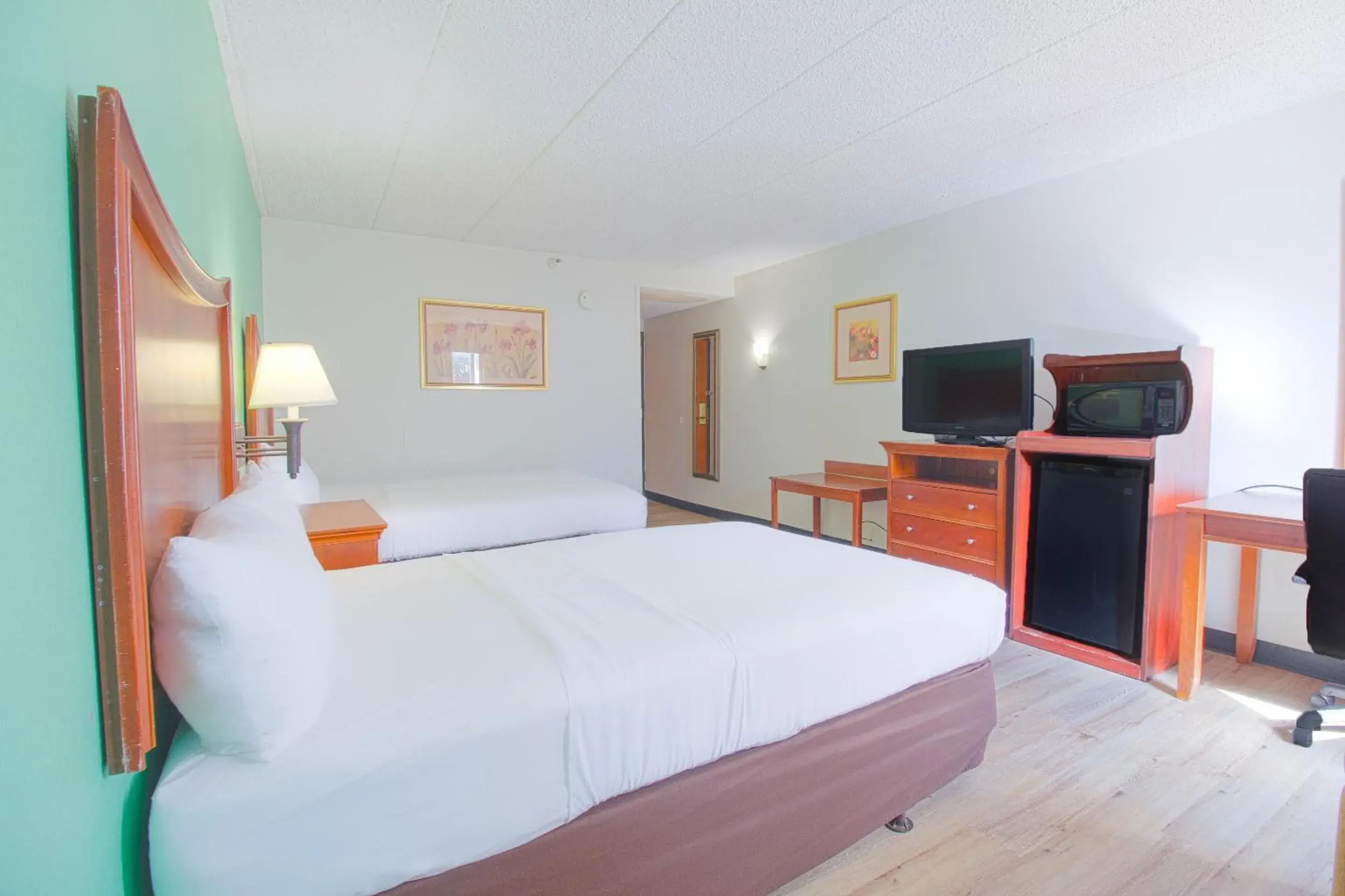 Double Room with Two Double Beds in Tulsa Square Hotel Central, I-44 By OYO Double Room with Two Double Beds in Tulsa Square Hotel Central, I-44 By OYO