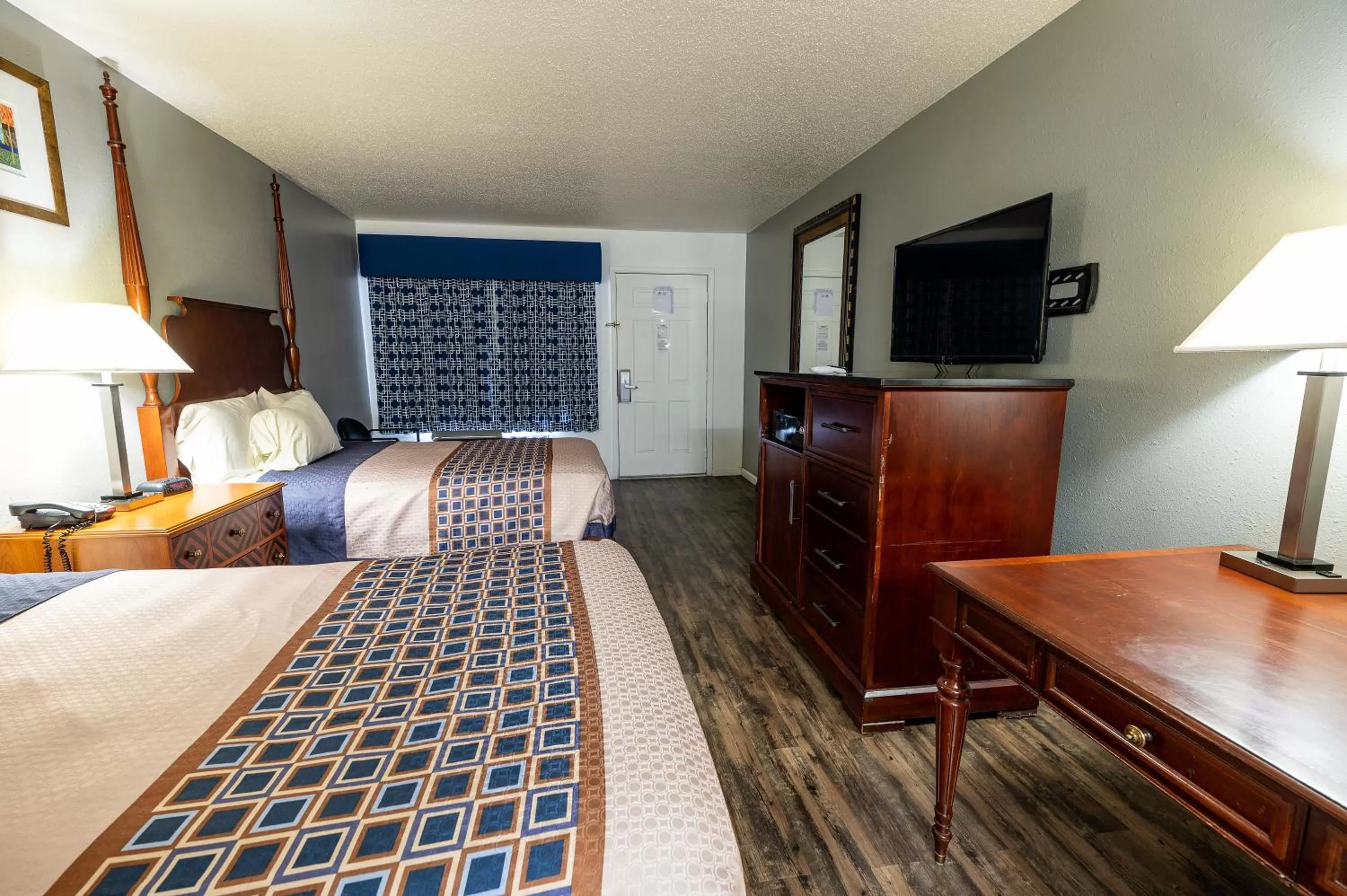 Bed in American Inn & Suites Russellville