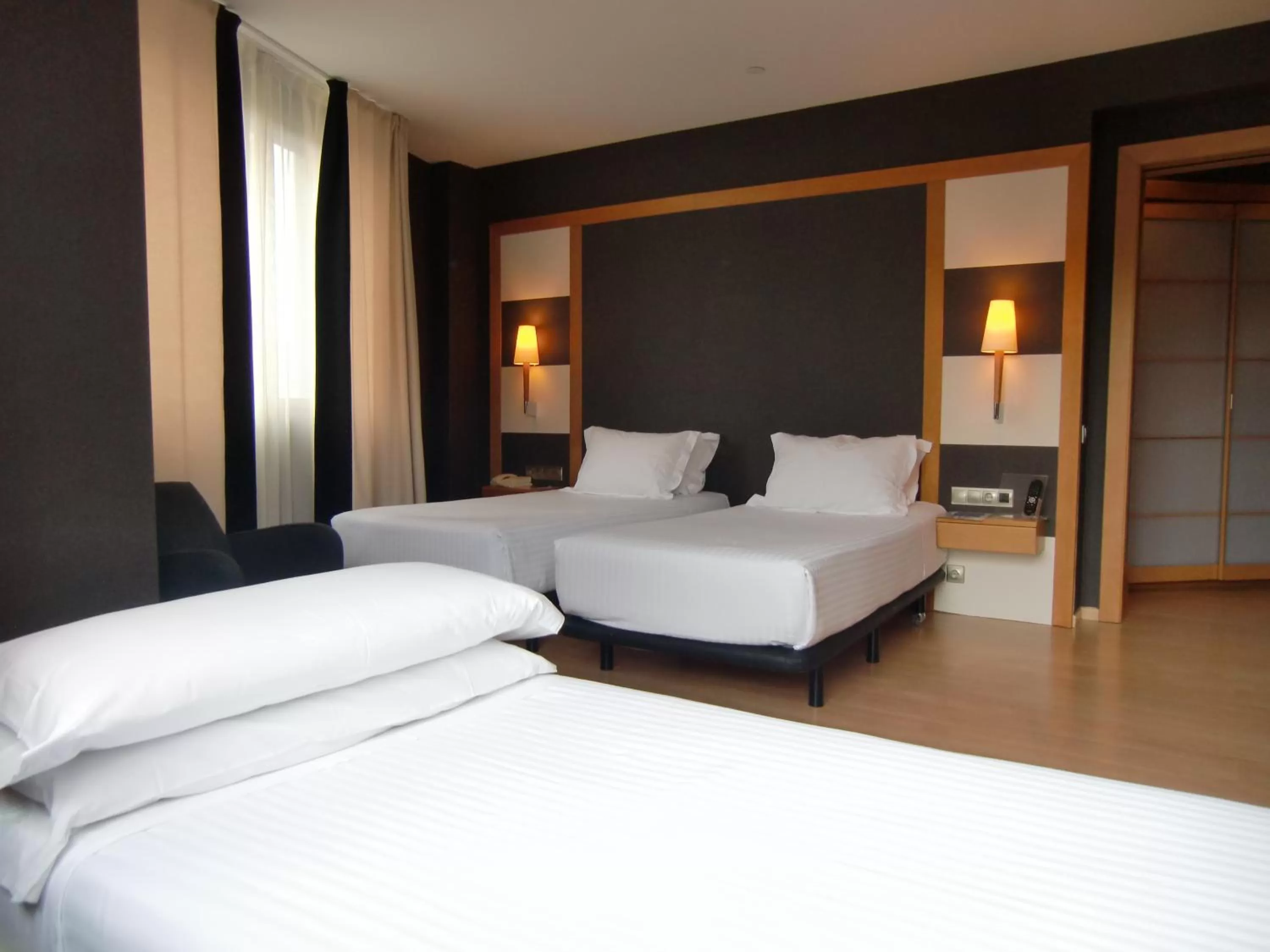 Photo of the whole room, Bed in Hotel Barcelona Universal