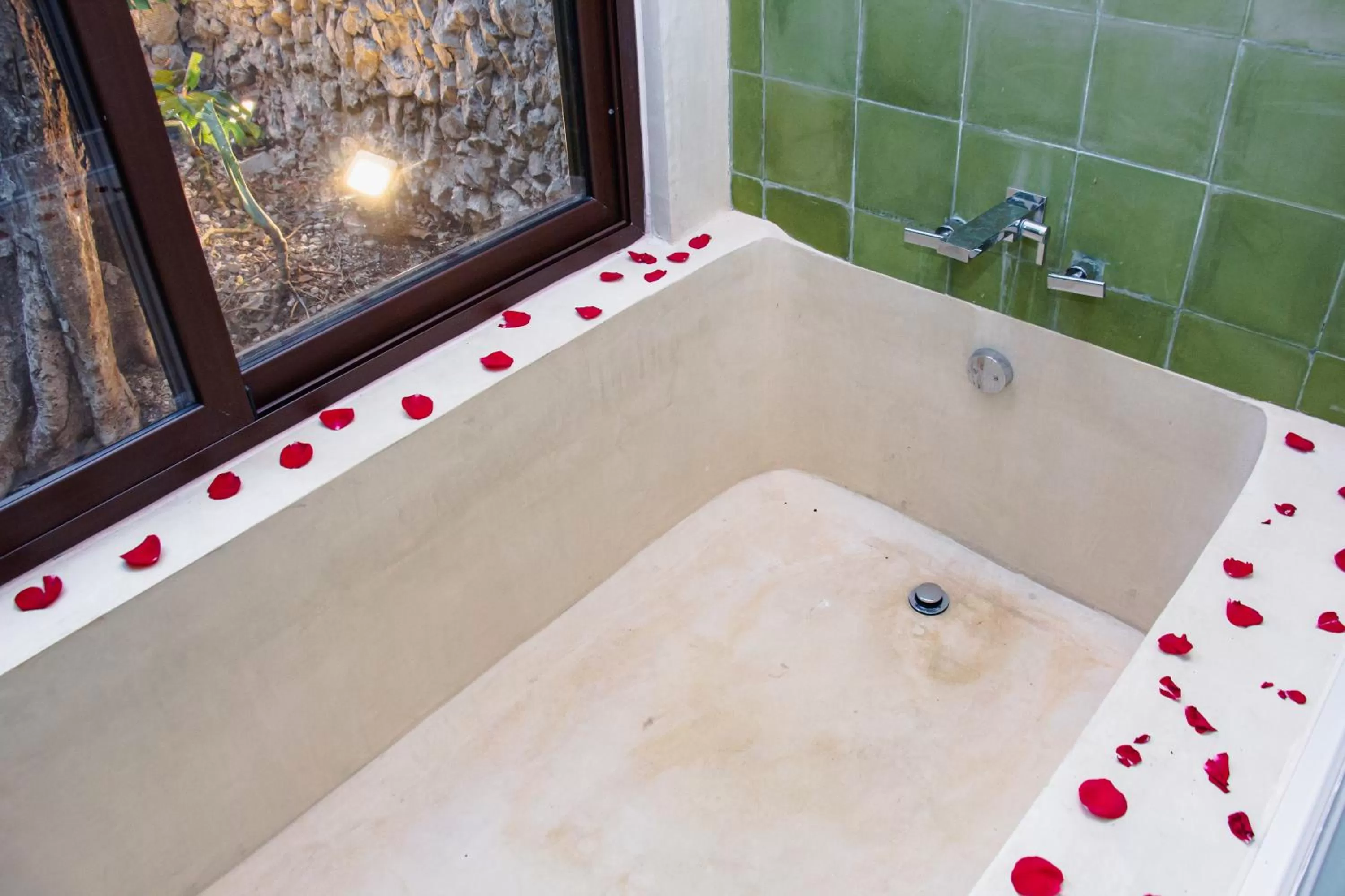 Shower in Hotel Marionetas