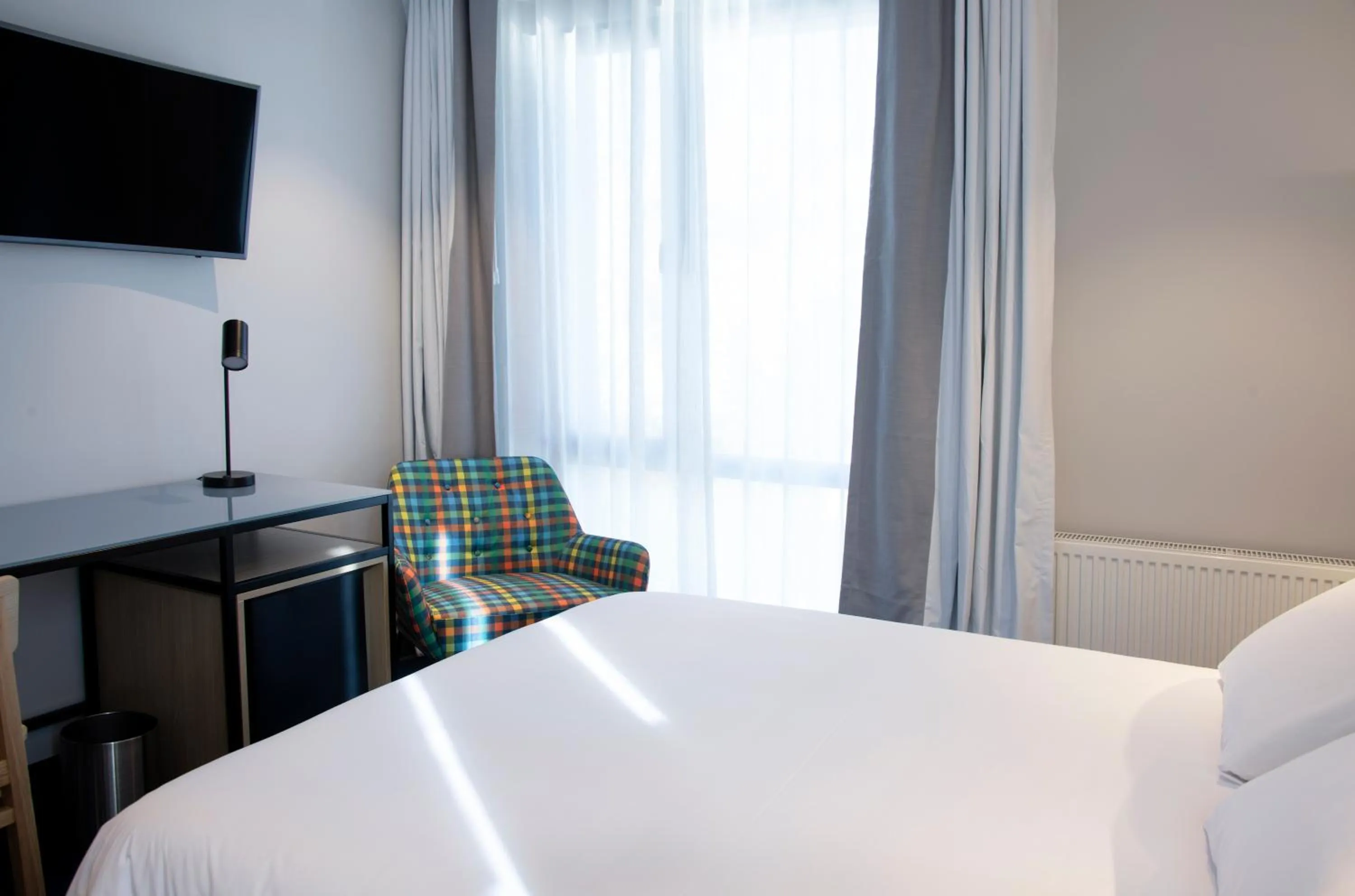 Photo of the whole room, Bed in Casa Grande Express