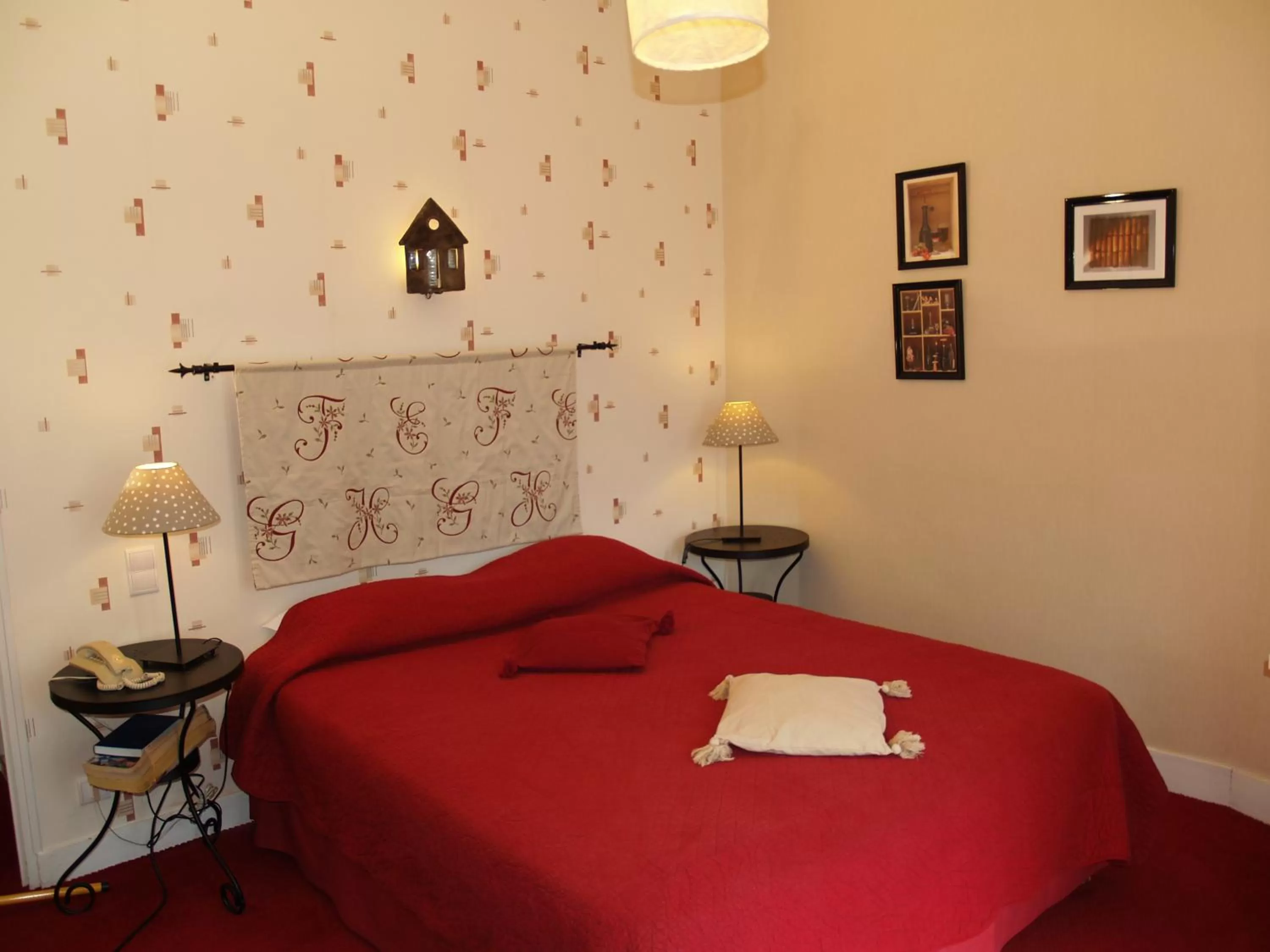 Photo of the whole room in Hôtel Central