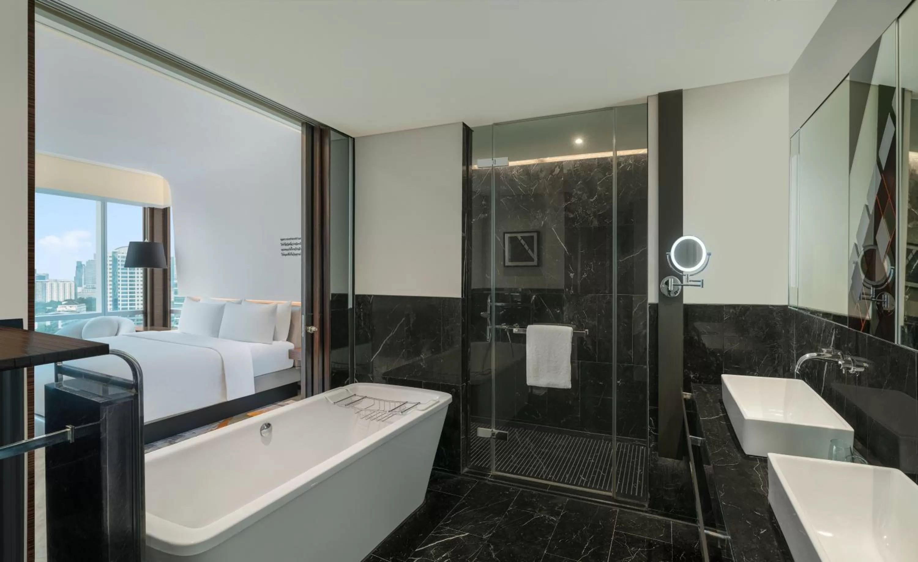 Bath in Le Meridien Bangkok