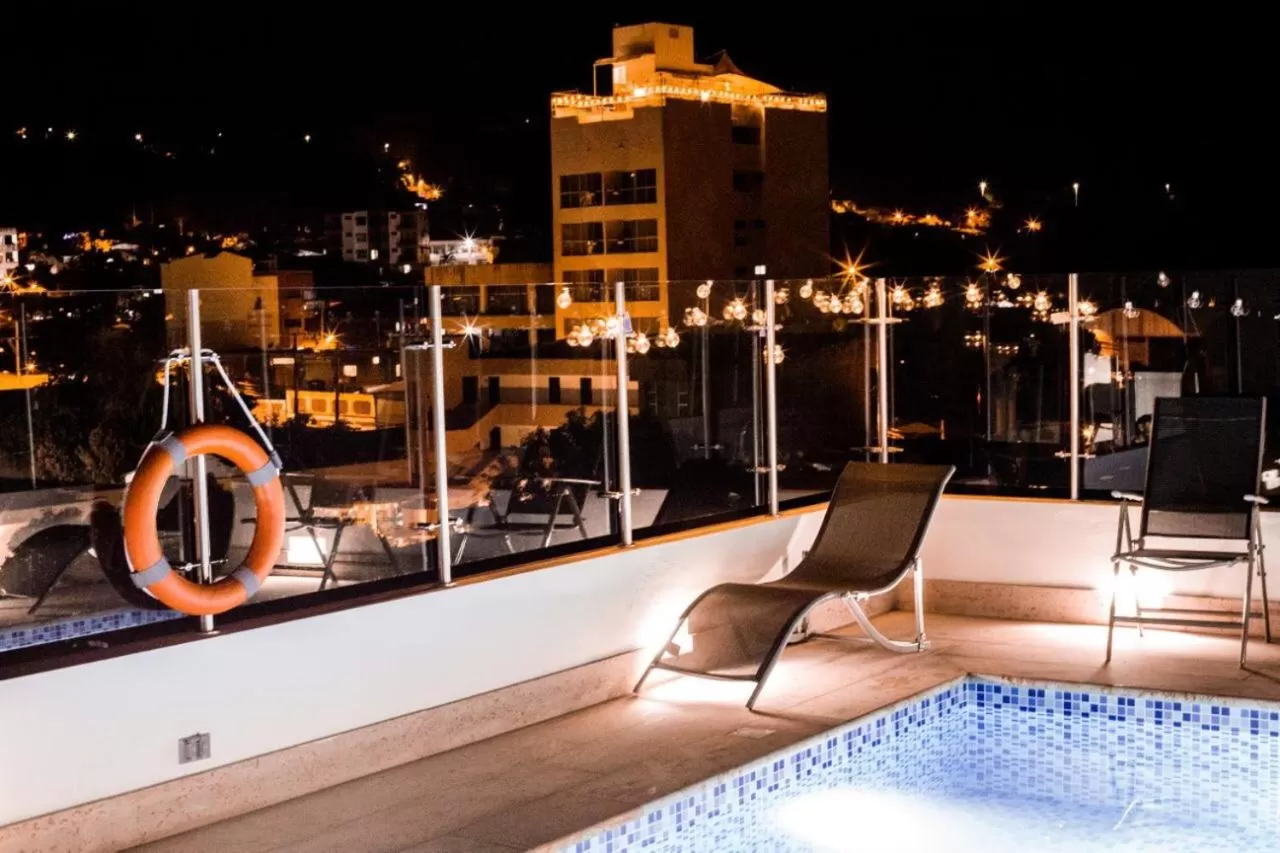 Night, Swimming Pool in Hotel Grand H&R