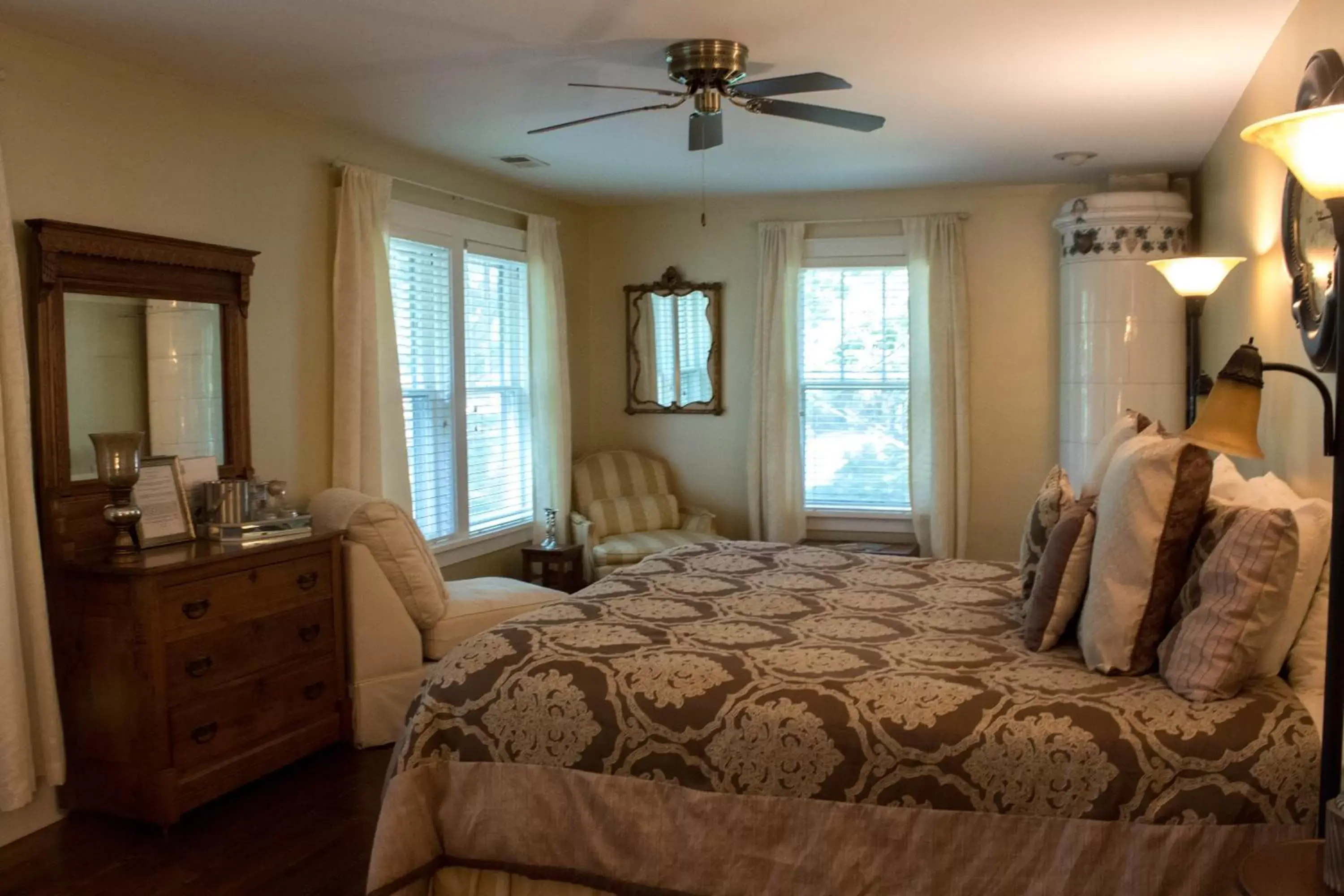 Superior King Room in The Inn at Union Pier Superior King Room in The Inn at Union Pier