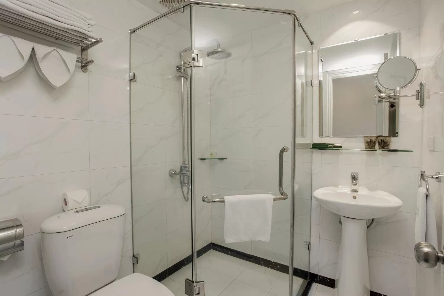 Shower in Hanoi La Selva Hotel