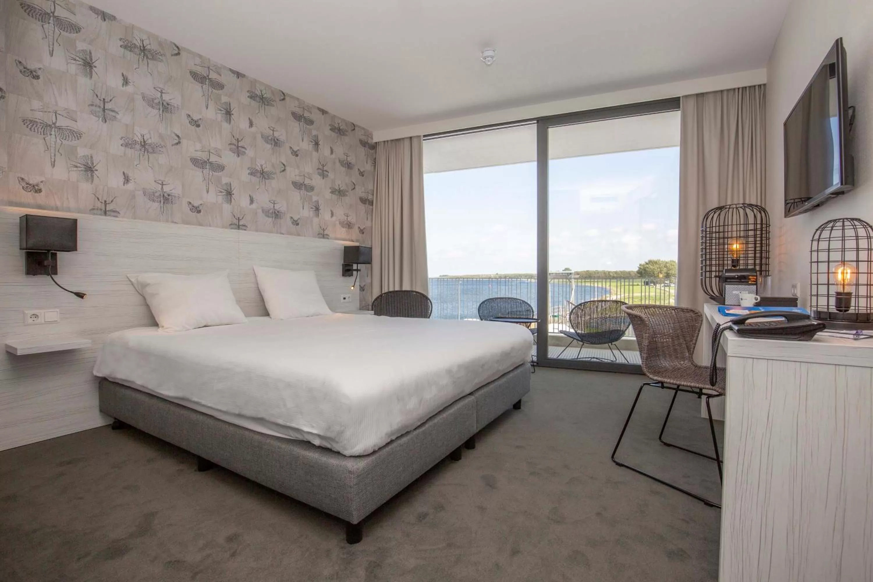 Deluxe Double or Twin Room with Lake View in Fletcher Hotel-Restaurant Het Veerse Meer