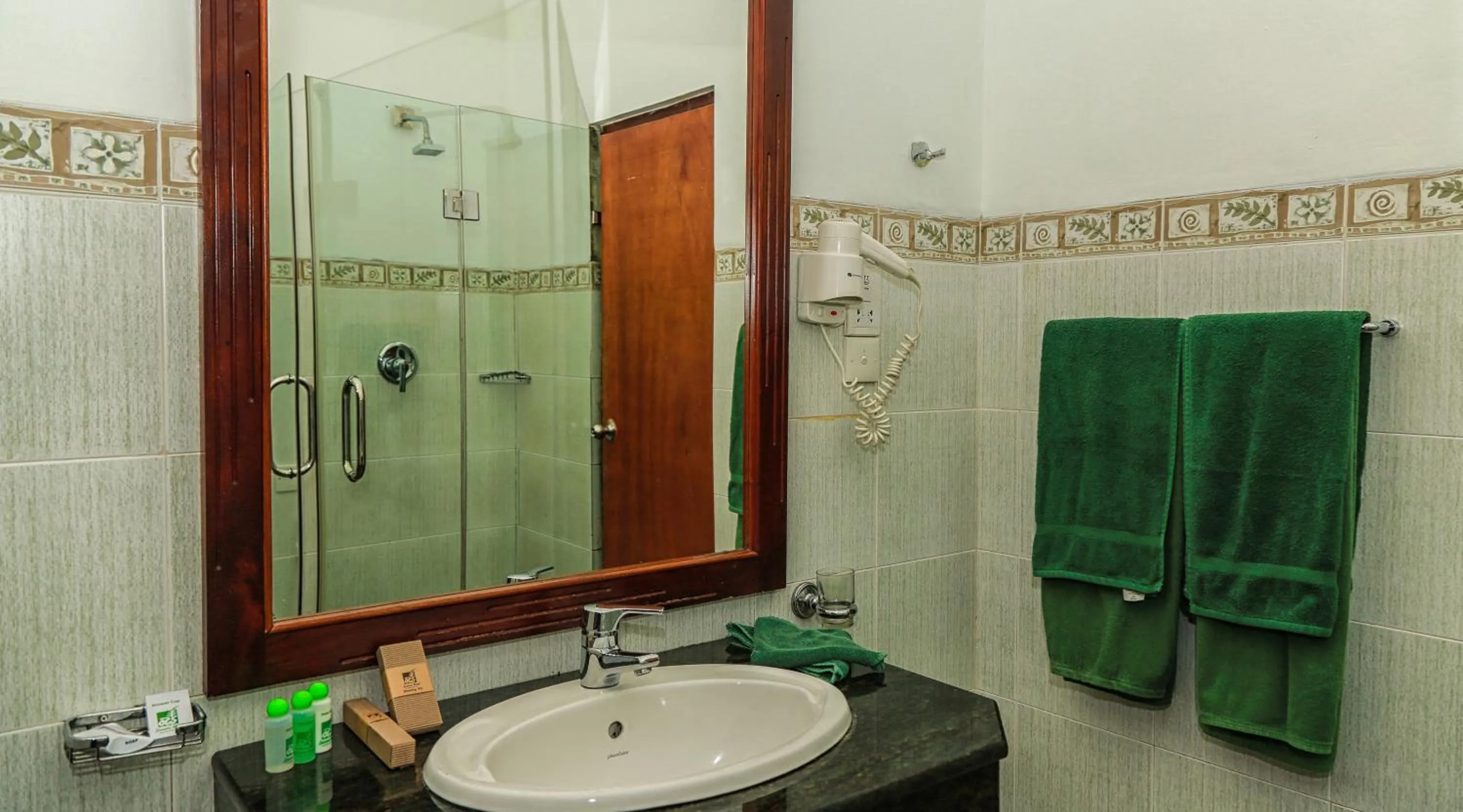 Bathroom in Senani Hotel