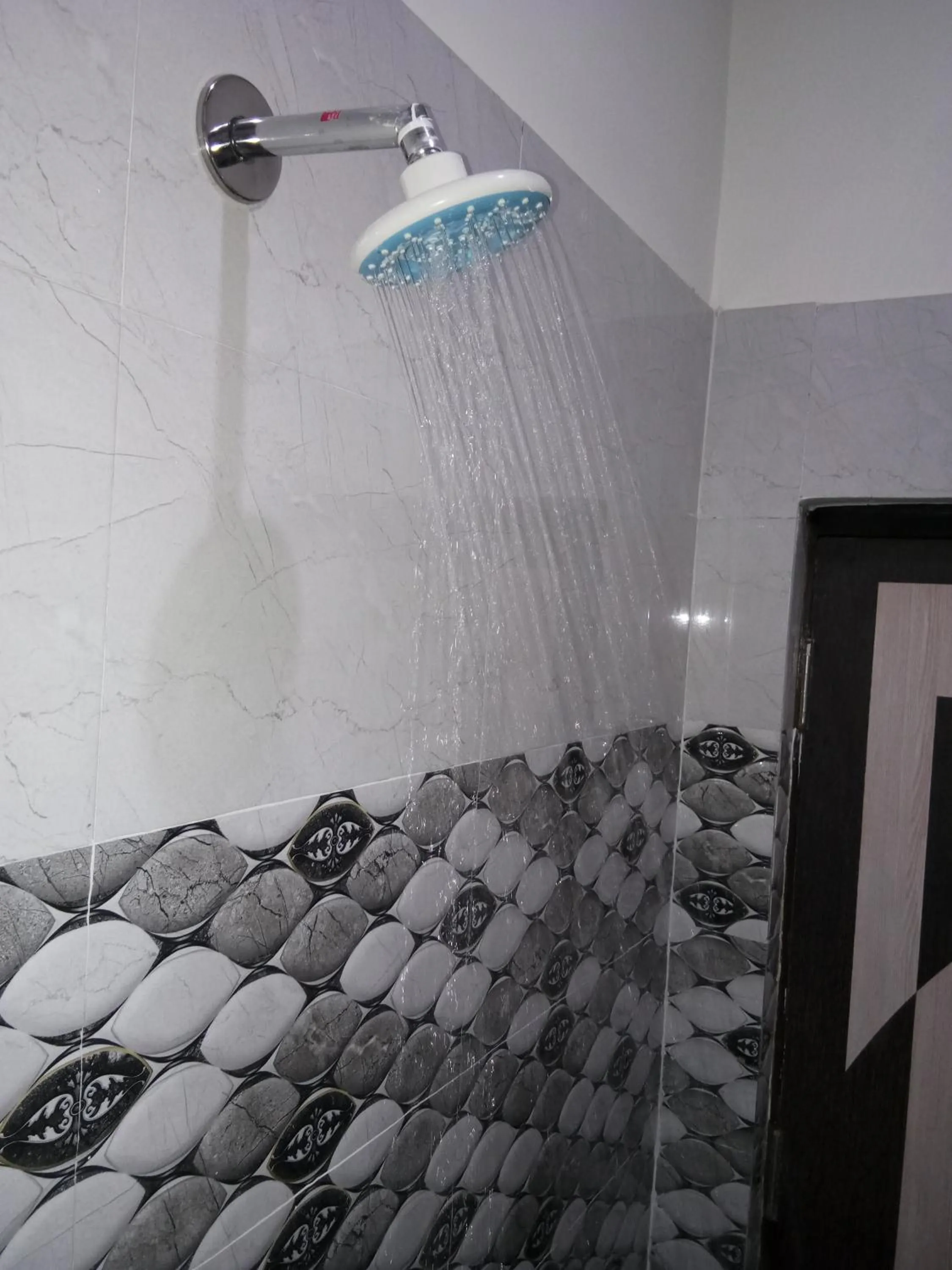 Shower in Friends Home Stay - Agra