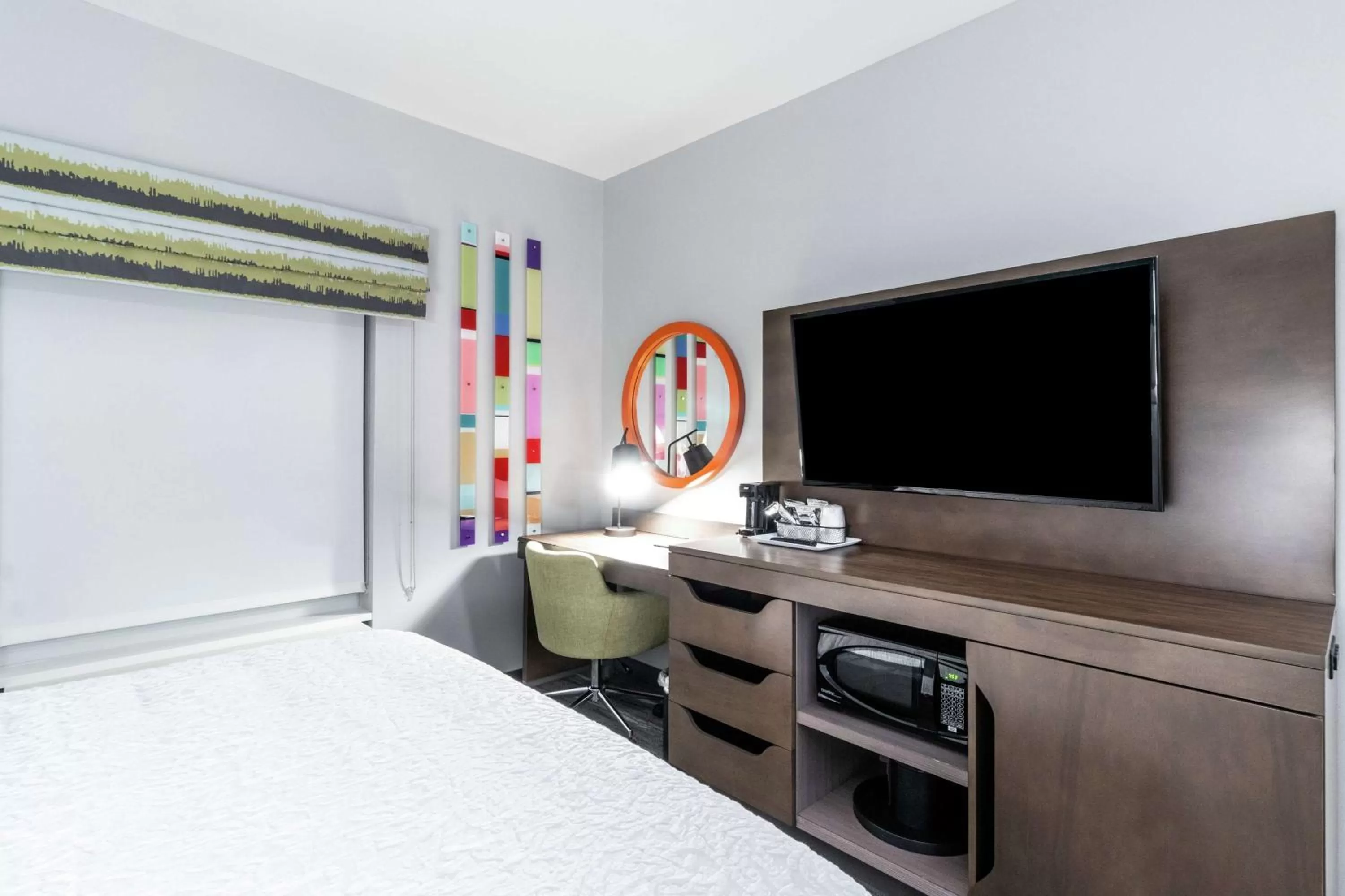 Bedroom, Bed in Hampton Inn Locust Grove