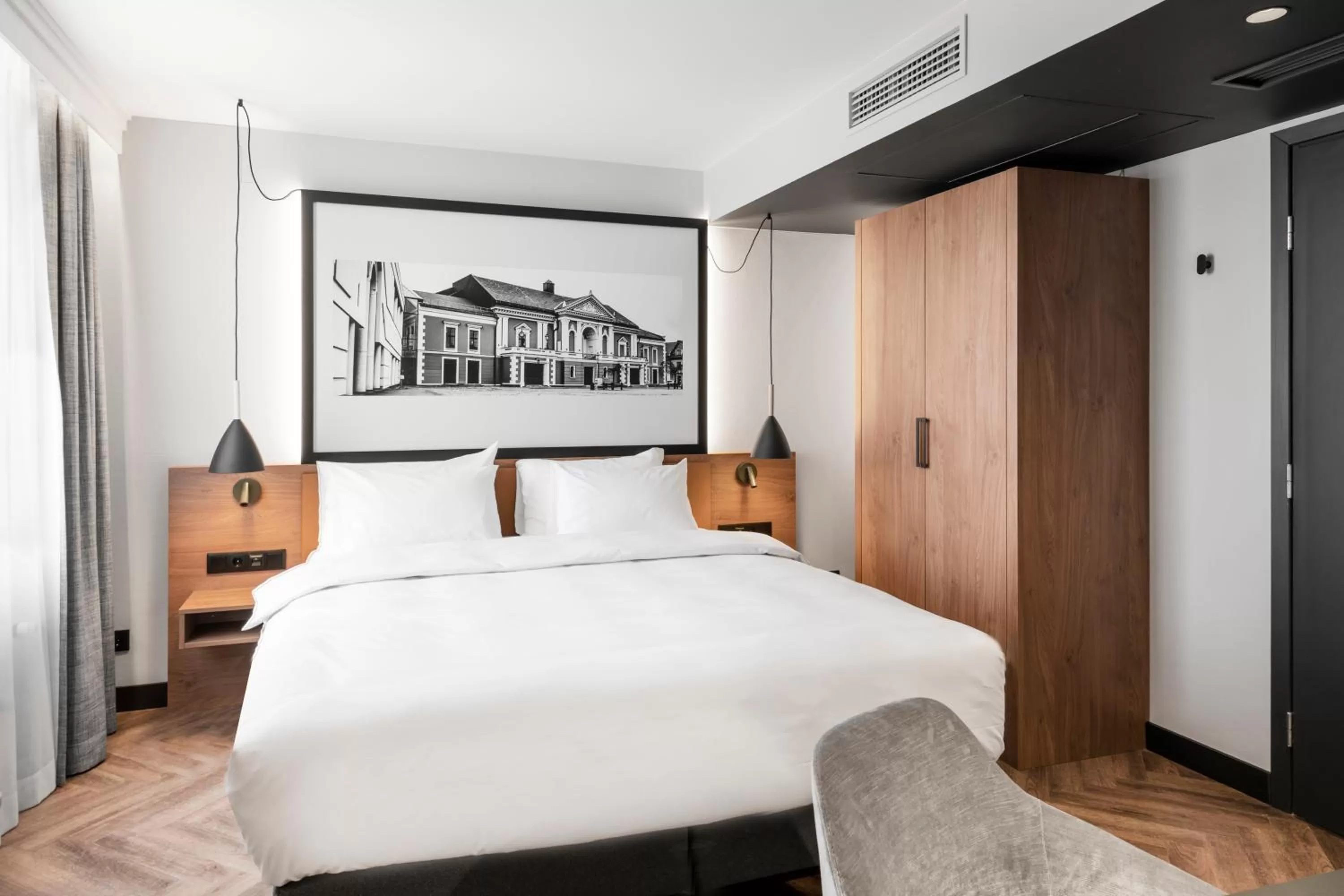 Bed in MERCURE KLAIPEDA CITY HOTEL, Meetings, Events, Restaurant & Bar - Accor Group, Pet Stay FREE