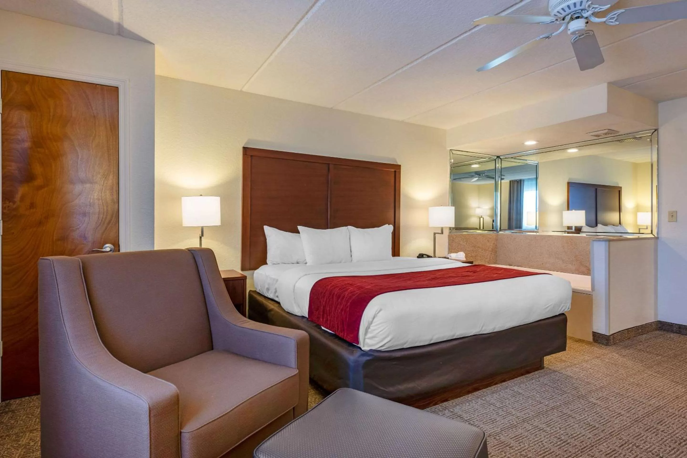 Photo of the whole room, Bed in Comfort Inn Kissimmee-Lake Buena Vista South