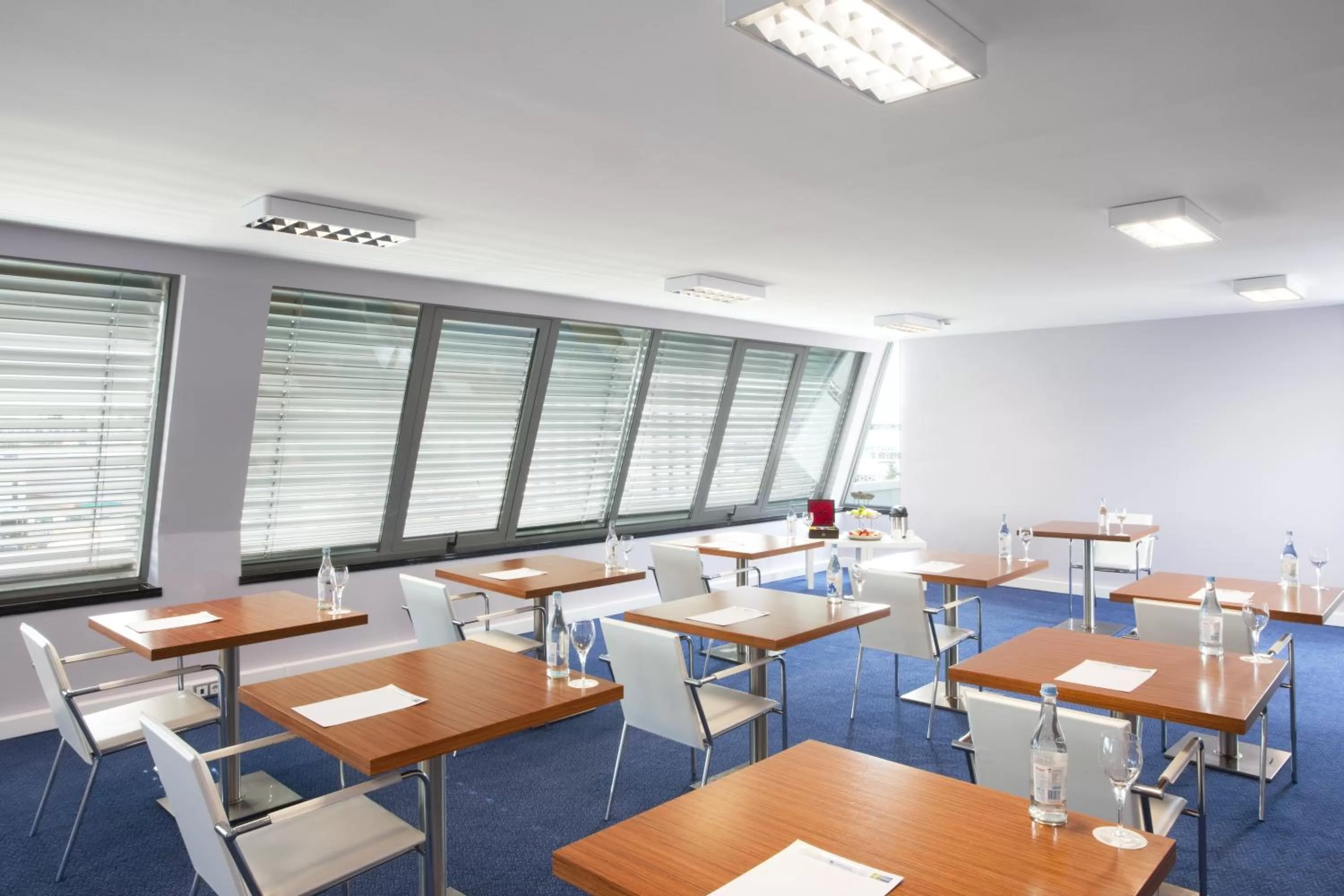 Meeting/conference room in Holiday Inn Express Lisbon Airport by IHG